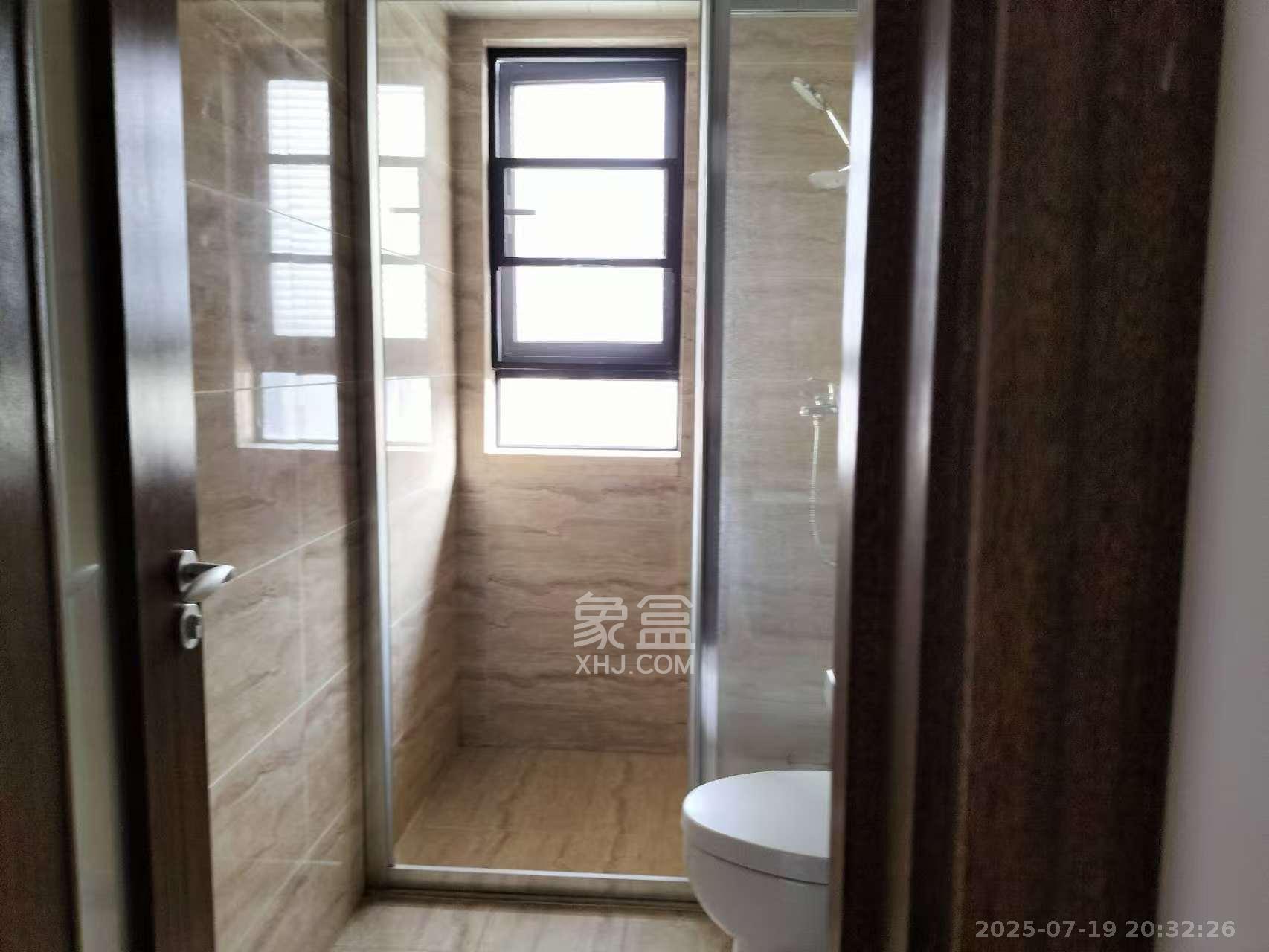 万科里梅溪郡  3室2厅2卫    3300.0元/月室内图