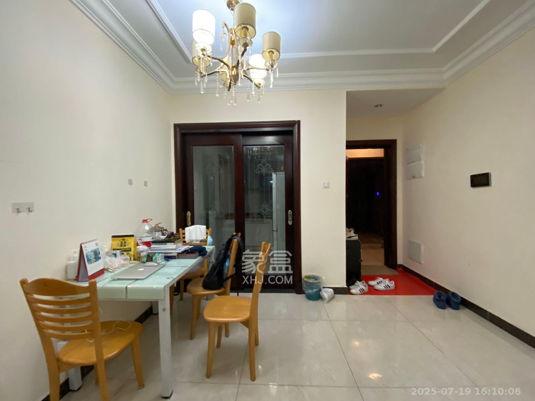 恒大雅苑 2室2厅1卫 2200.0元/月 恒大雅苑 2室2厅1卫 2200.0元/月室内图