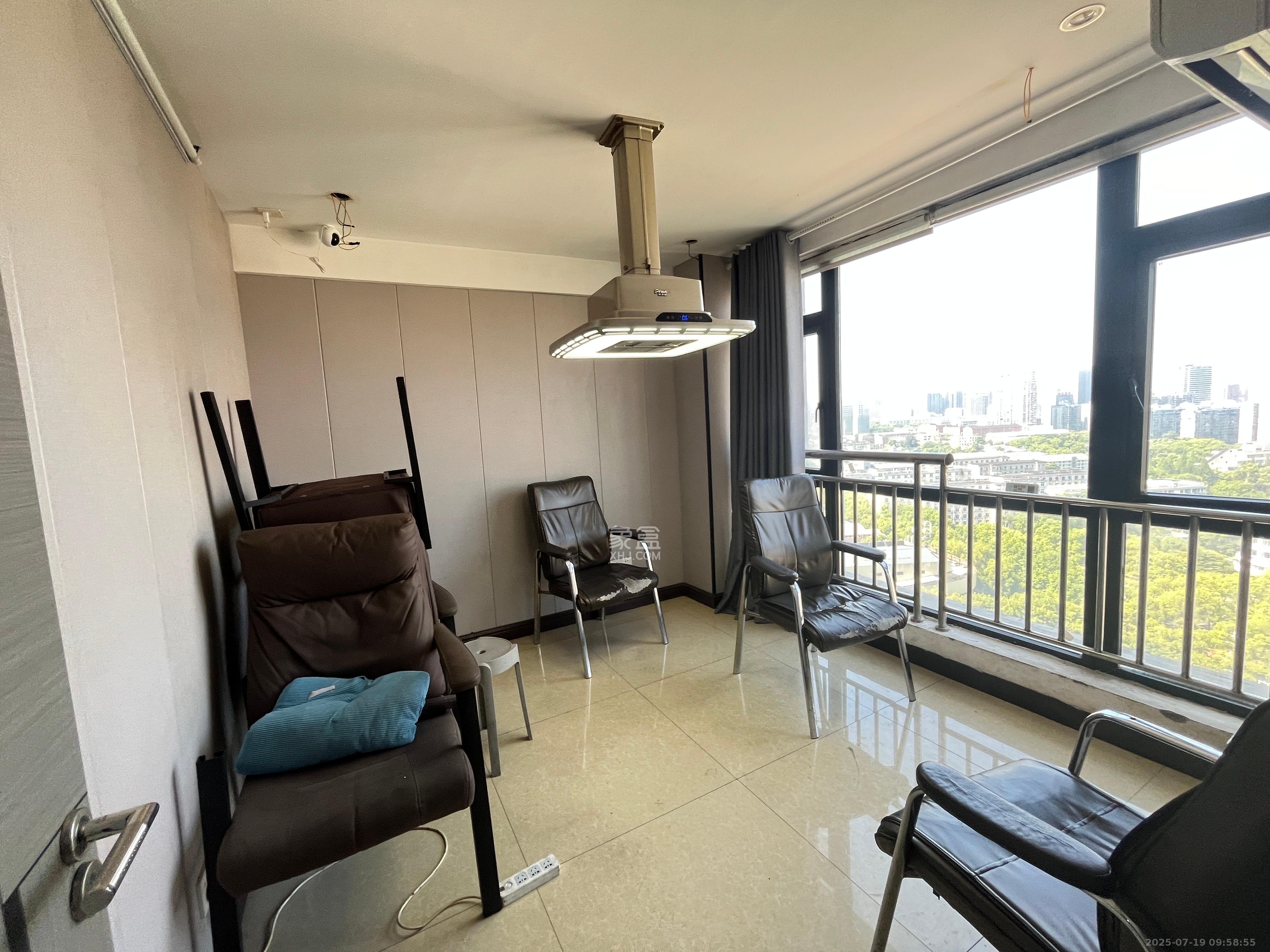 华翼府   90.0㎡      2600.0元/月