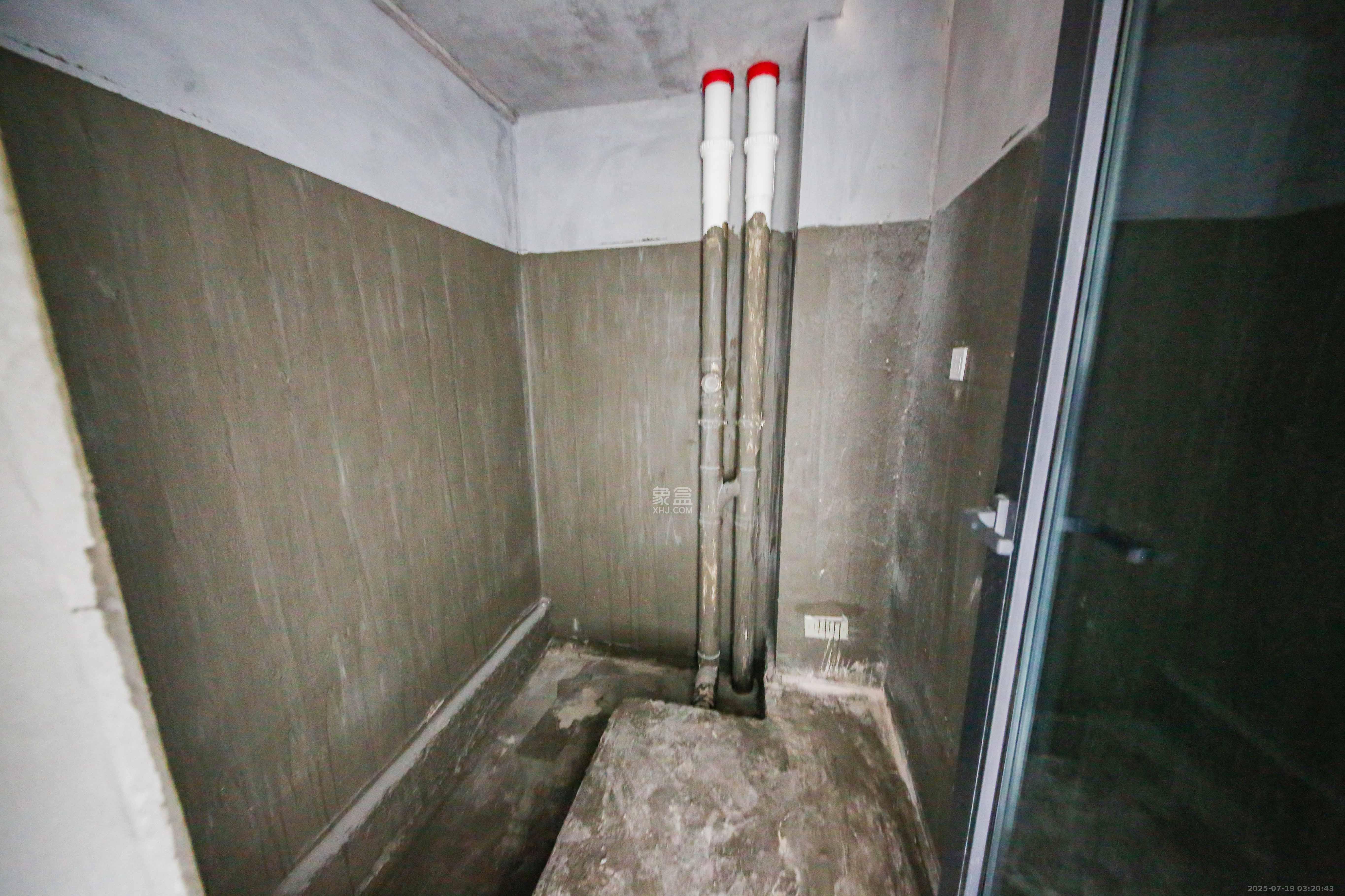 龙湖云河颂  4室2厅3卫    300.0万卫生间
