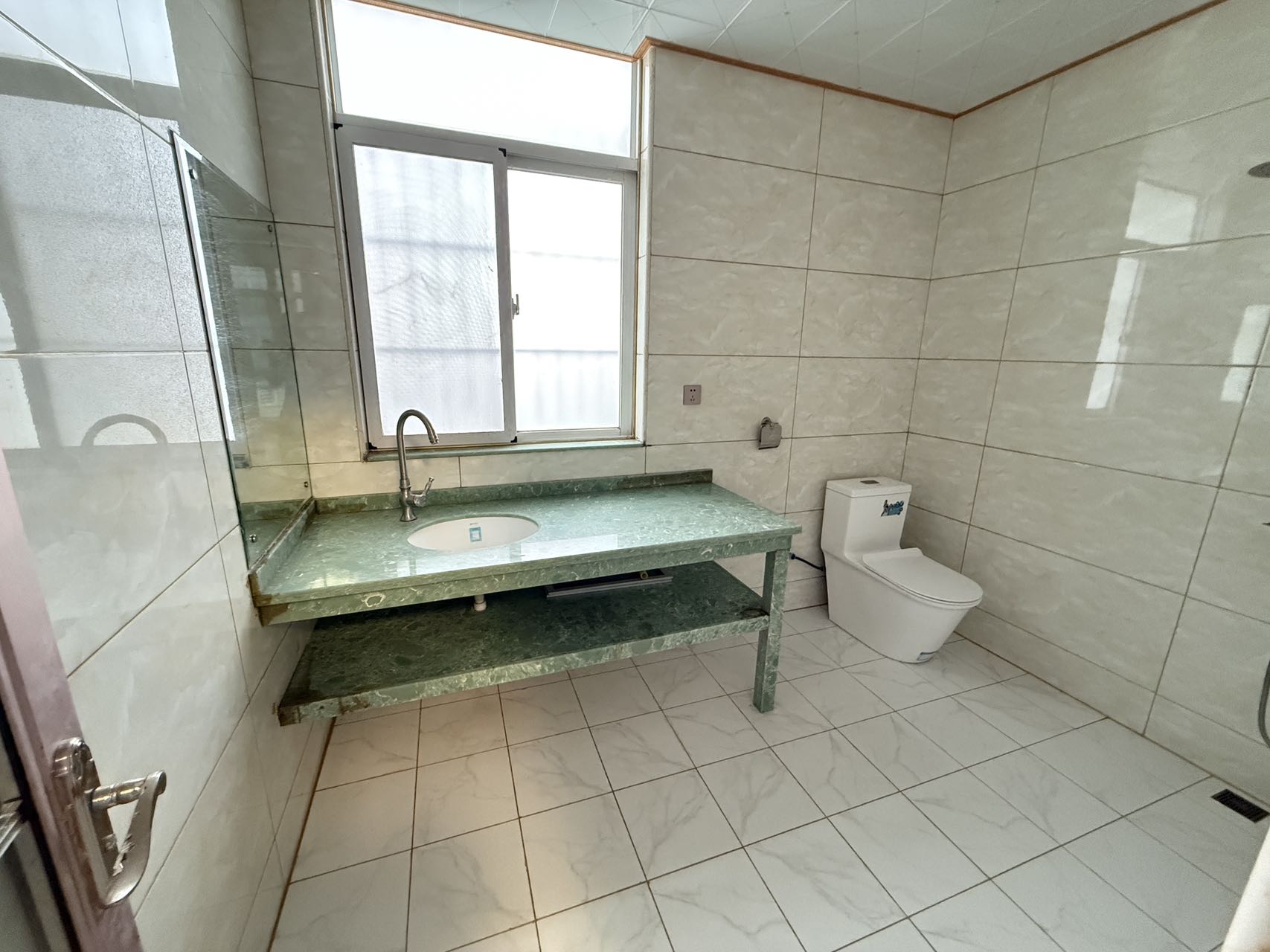 阳光西海岸三期南区(白云公寓(洋房区) 3室2厅2卫 160.0万 阳光西海岸三期南区(白云公寓(洋房区) 3室2厅2卫 160.0万客厅