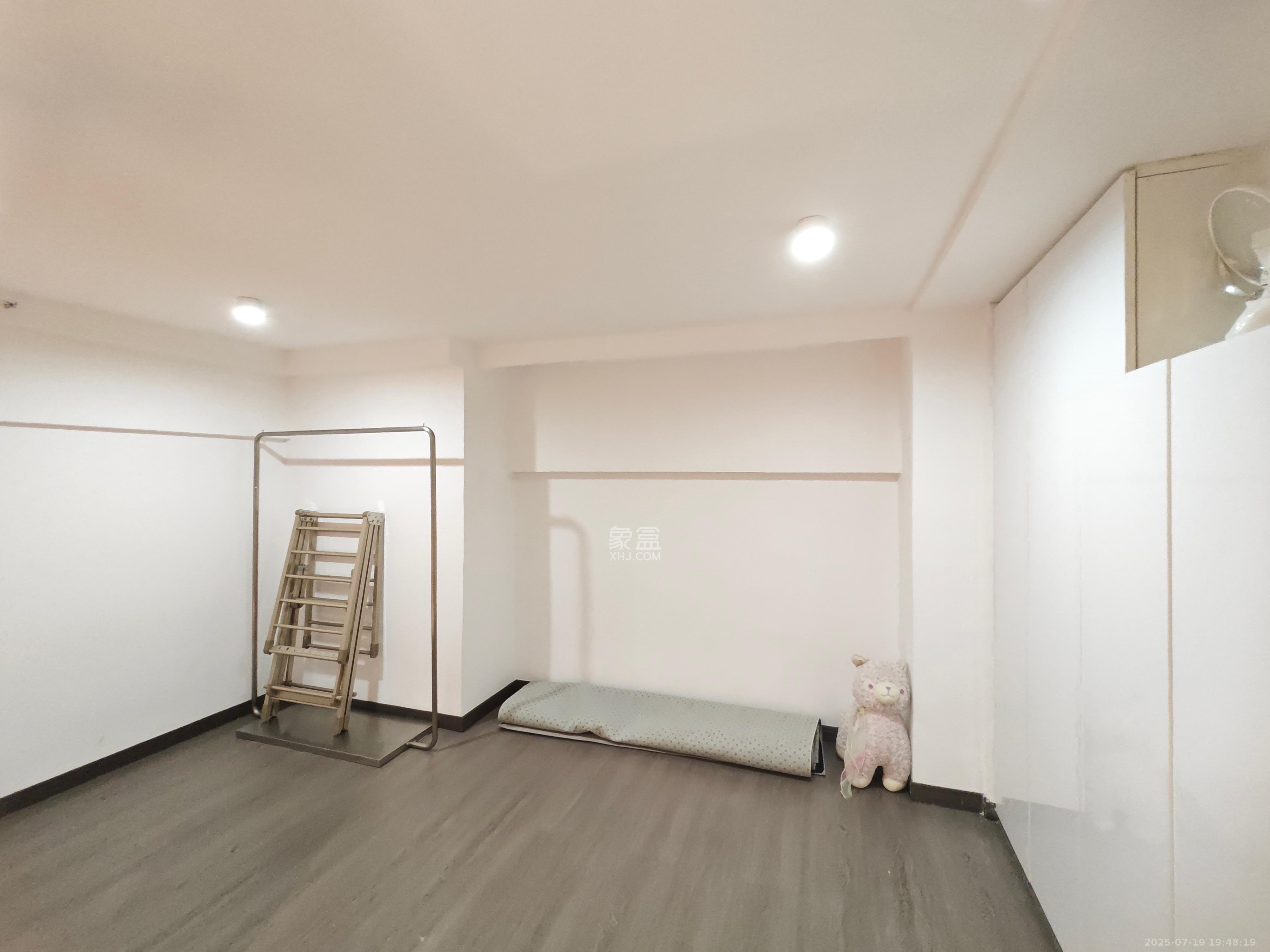 中国铁建湘语梅溪  2室1厅1卫   2200.00元/月室内图