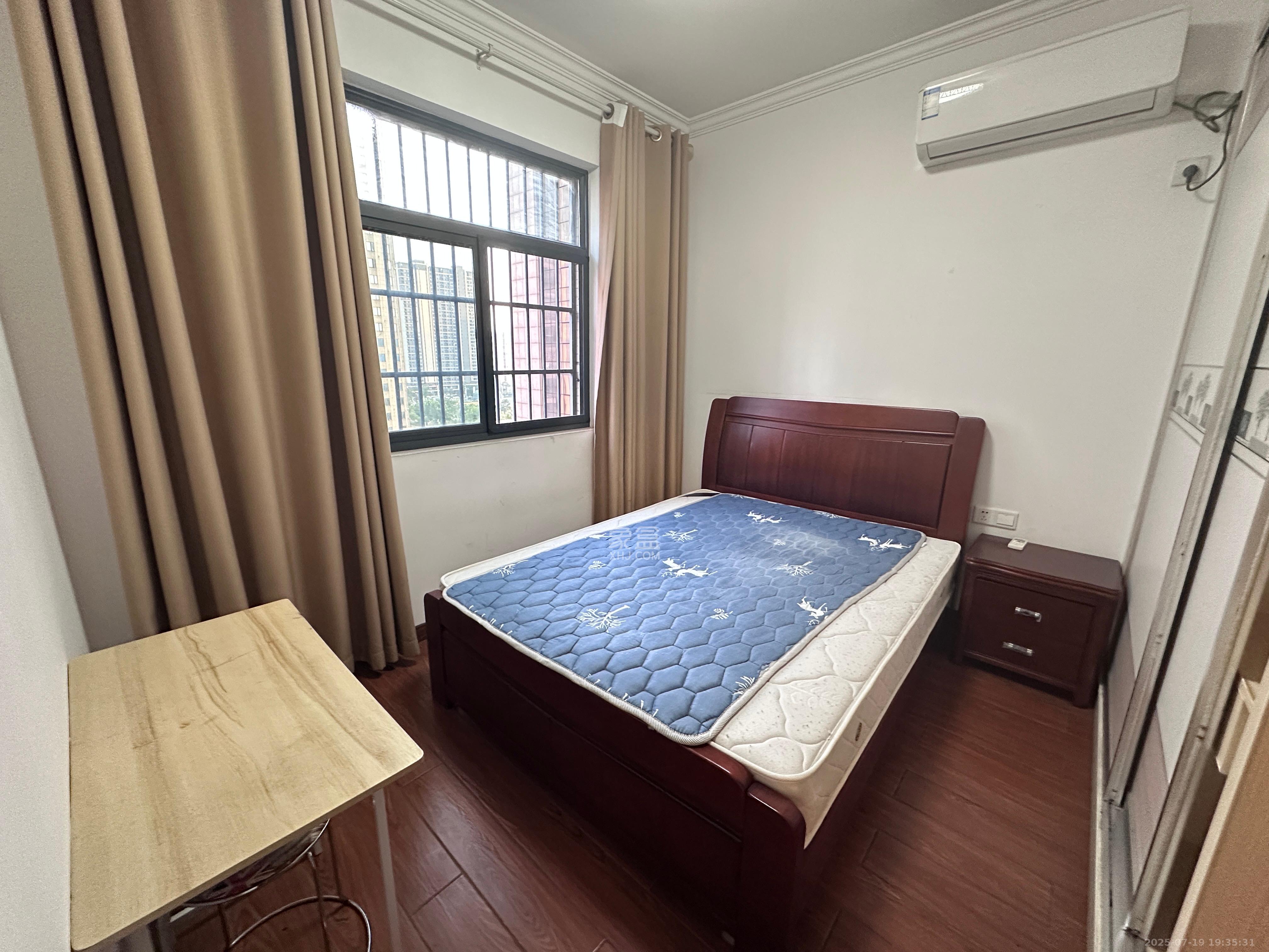 华侨假日中心（晟华苑）  3室2厅1卫   2400.00元/月室内图