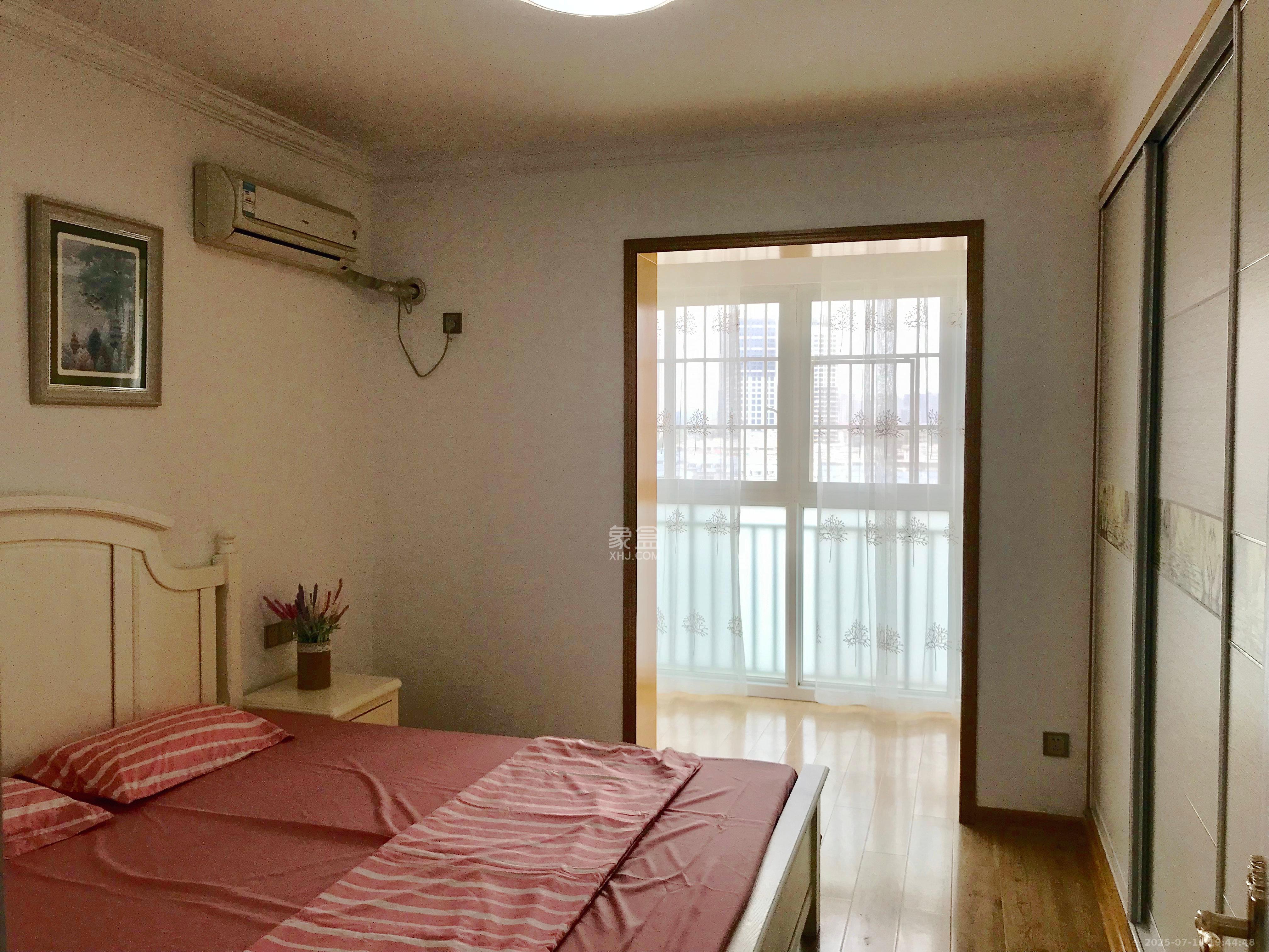枫林美景  3室2厅1卫   2400.00元/月室内图