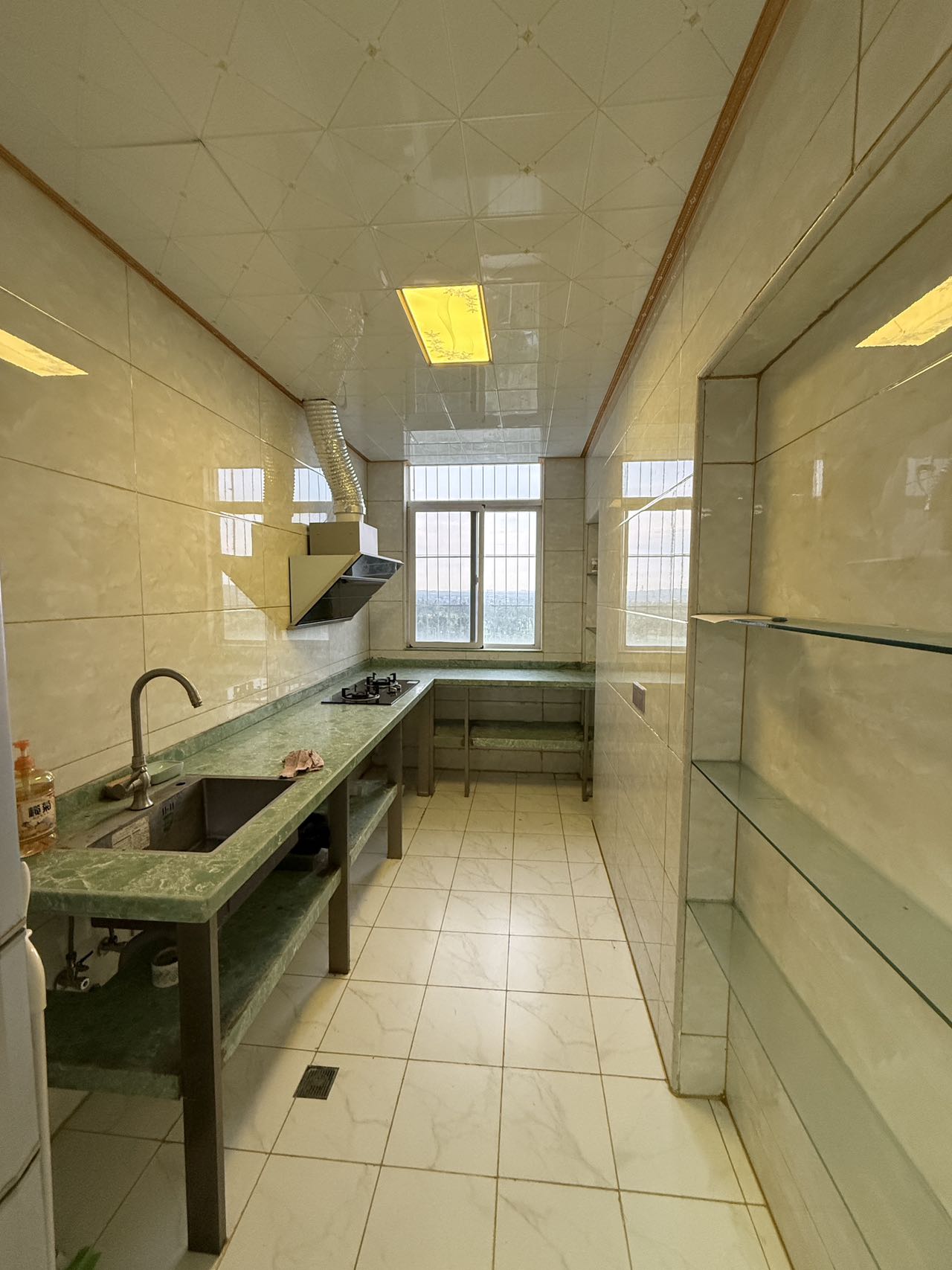 阳光西海岸三期南区(白云公寓(洋房区) 3室2厅2卫 160.0万 阳光西海岸三期南区(白云公寓(洋房区) 3室2厅2卫 160.0万客厅