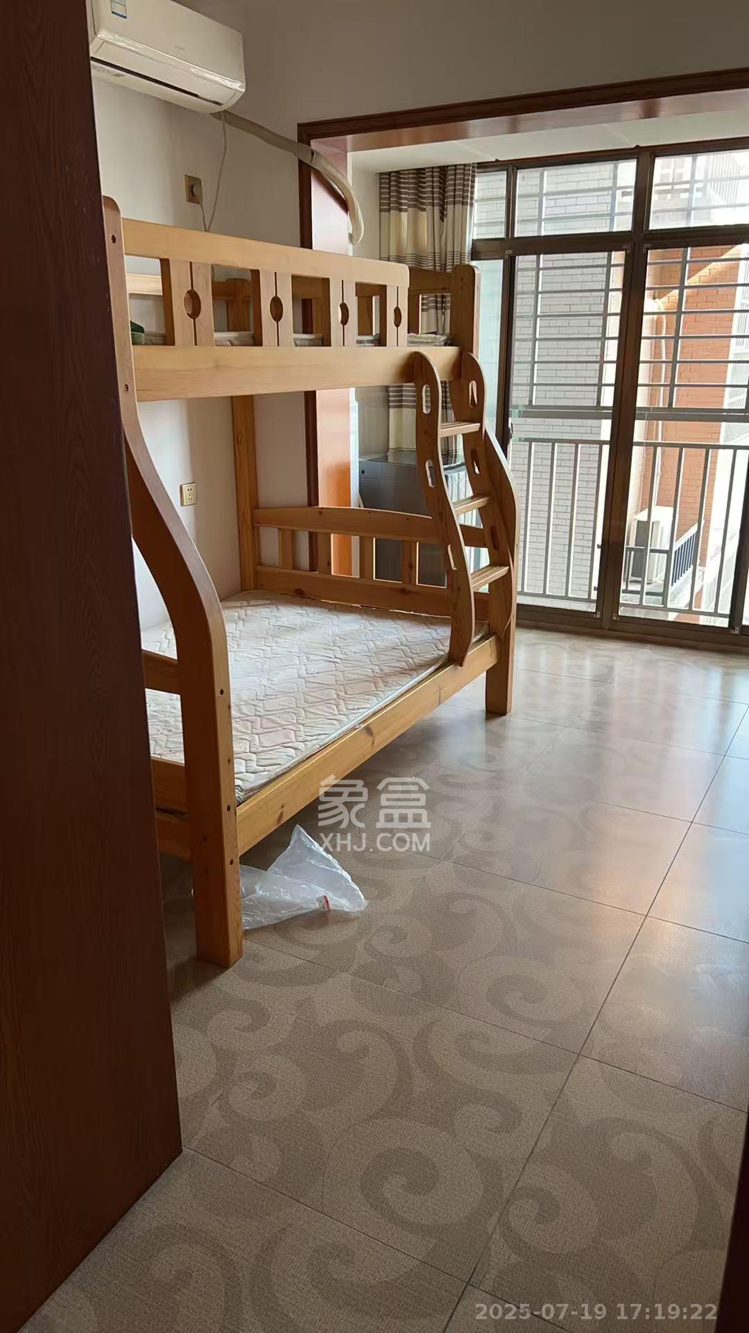 骑龙安置小区  3室2厅2卫   2400.00元/月室内图