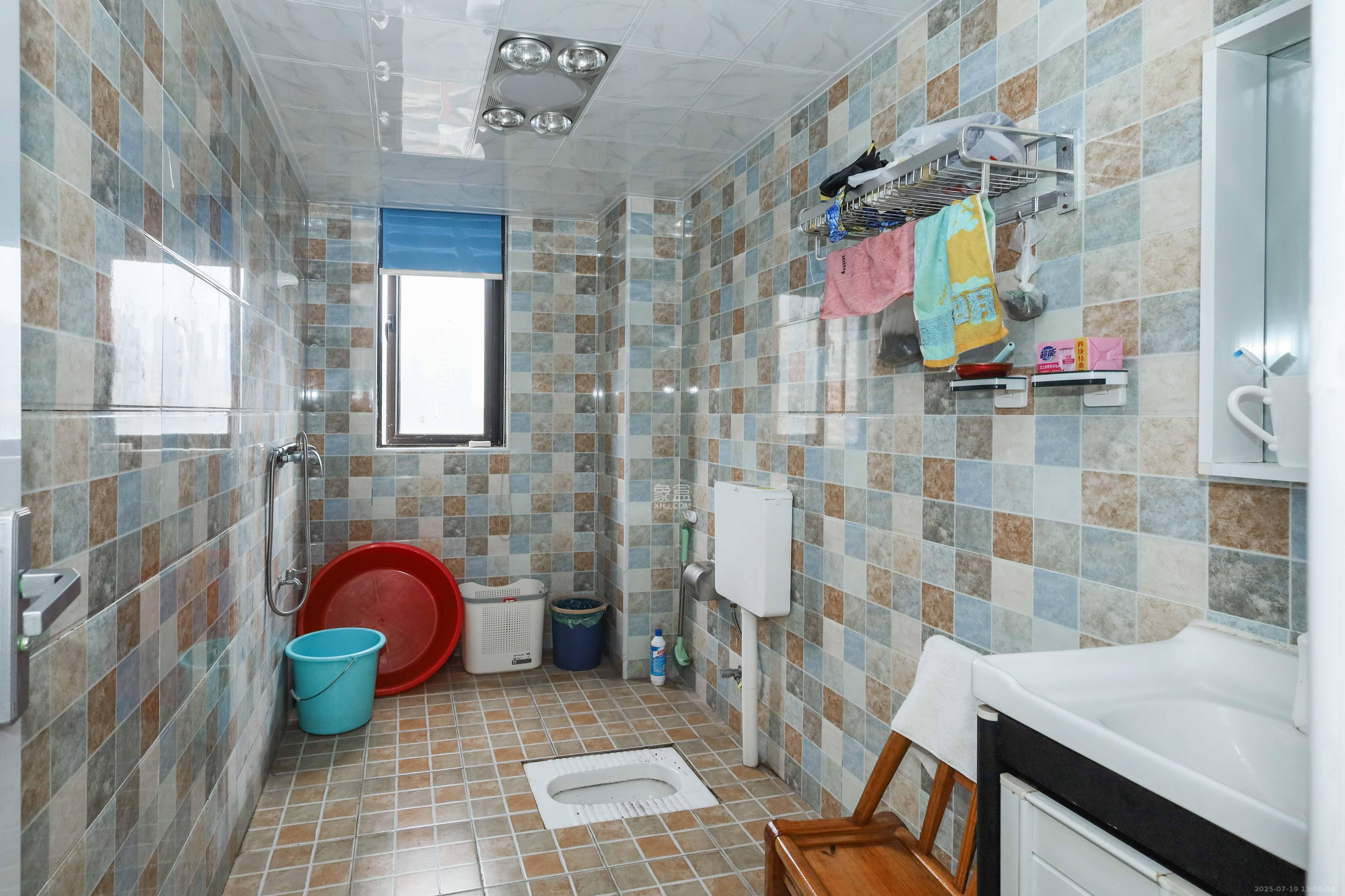 中国铁建梅溪青秀三期  4室2厅2卫    190.0万卫生间