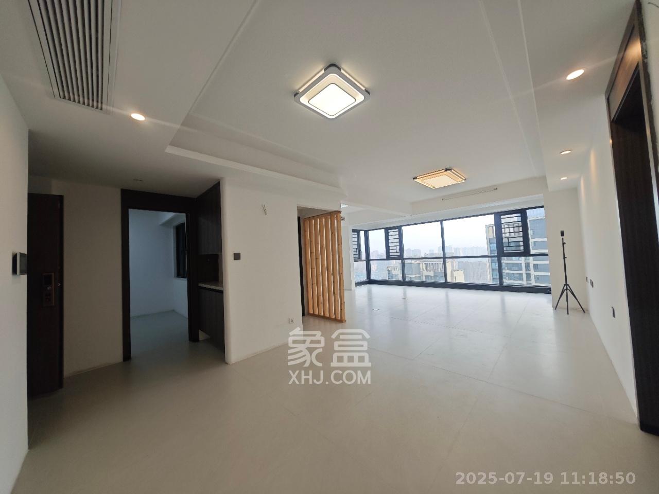 绿地V岛  2室2厅2卫    3500.0元/月室内图