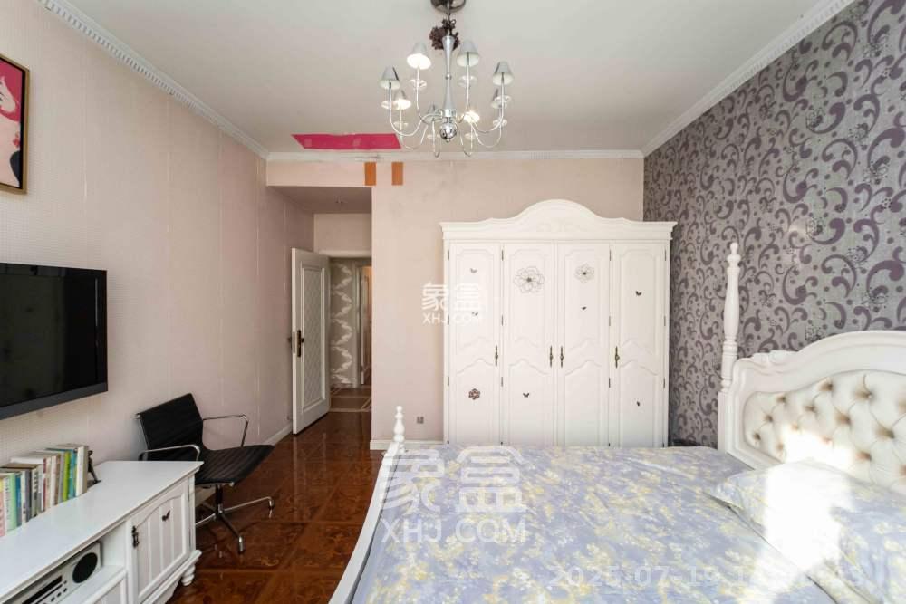 长房东郡  3室2厅2卫    4000.0元/月 长房东郡  3室2厅2卫    4000.0元/月室内图