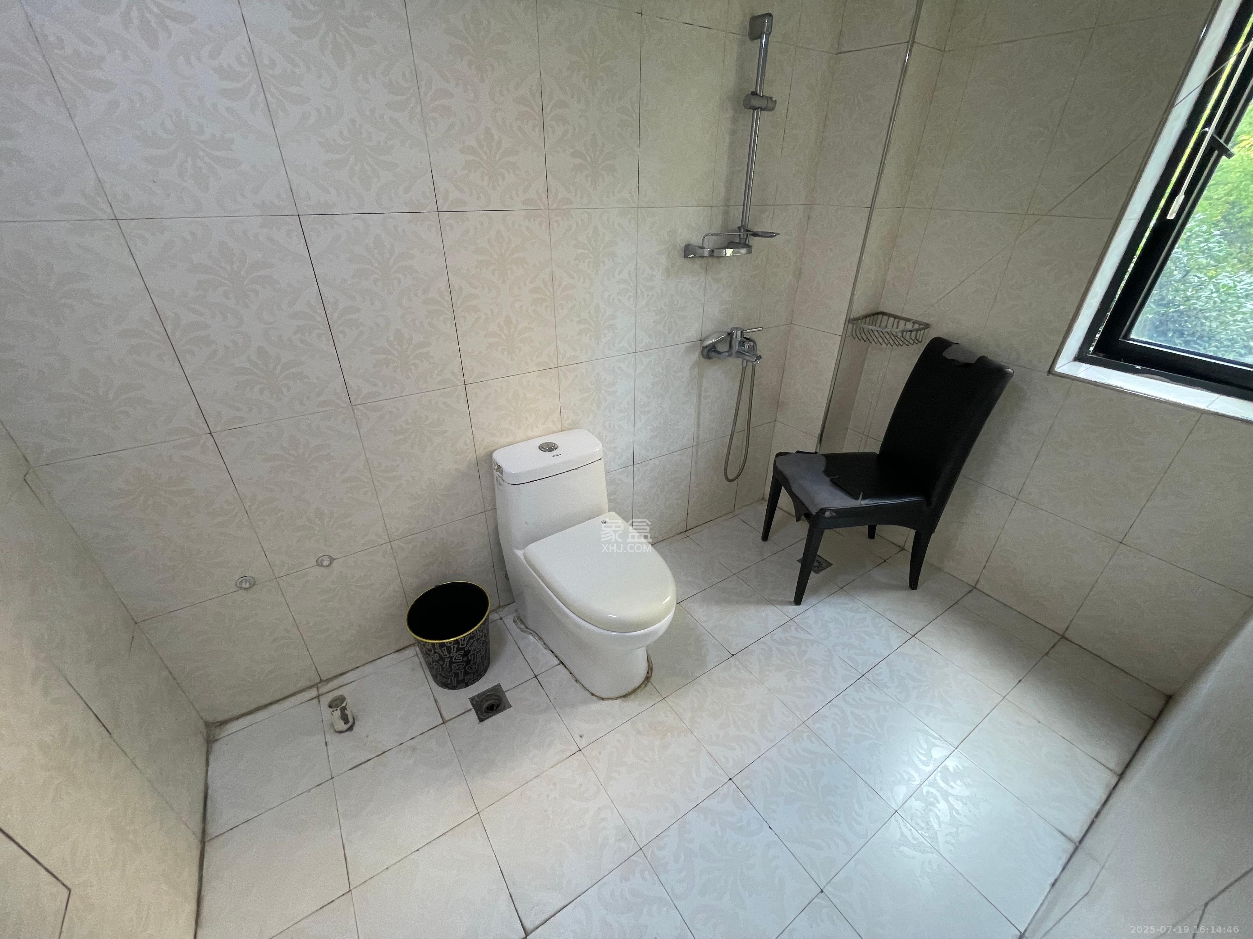 阿普阿布 4室2厅2卫 3300.0元/月 阿普阿布 4室2厅2卫 3300.0元/月室内图