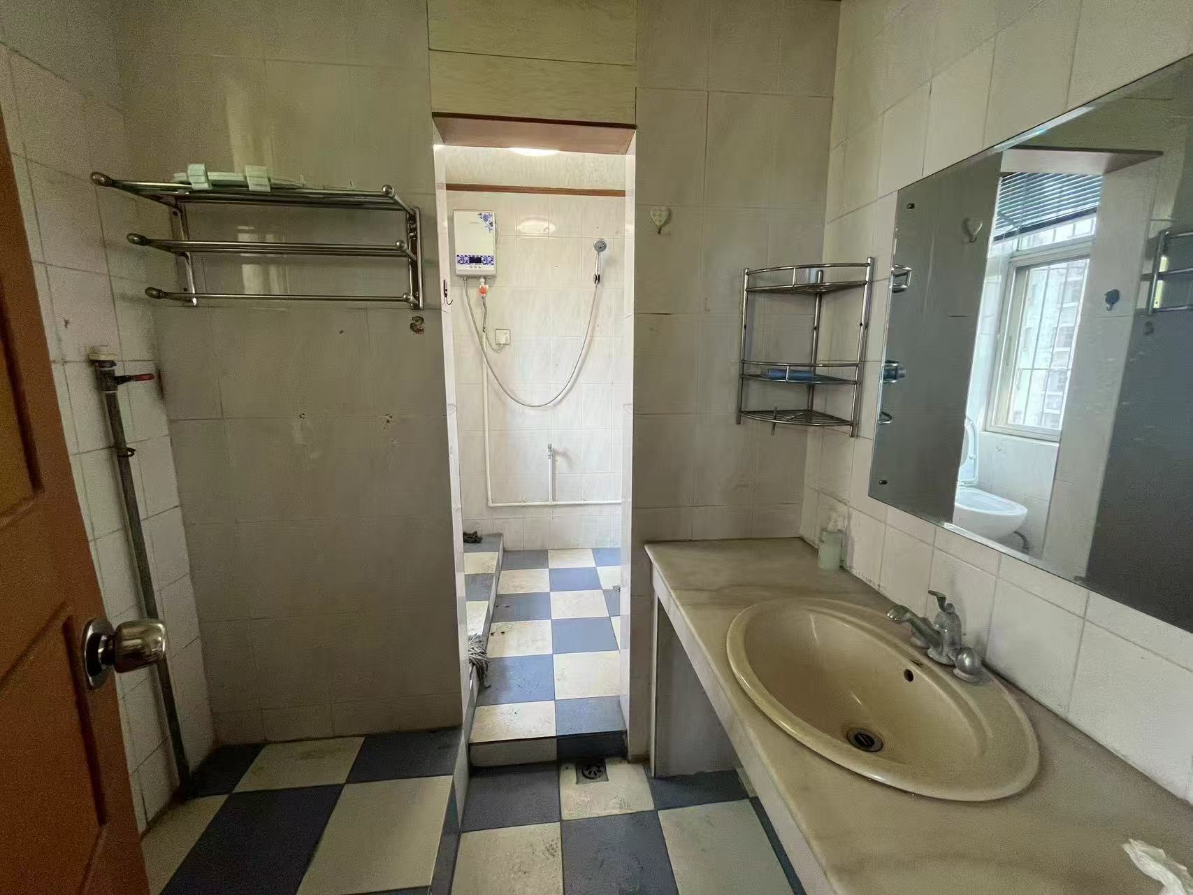 金座公寓(海南水监局宿舍) 4室2厅2卫 2300.0元/月 金座公寓(海南水监局宿舍) 4室2厅2卫 2300.0元/月室内图