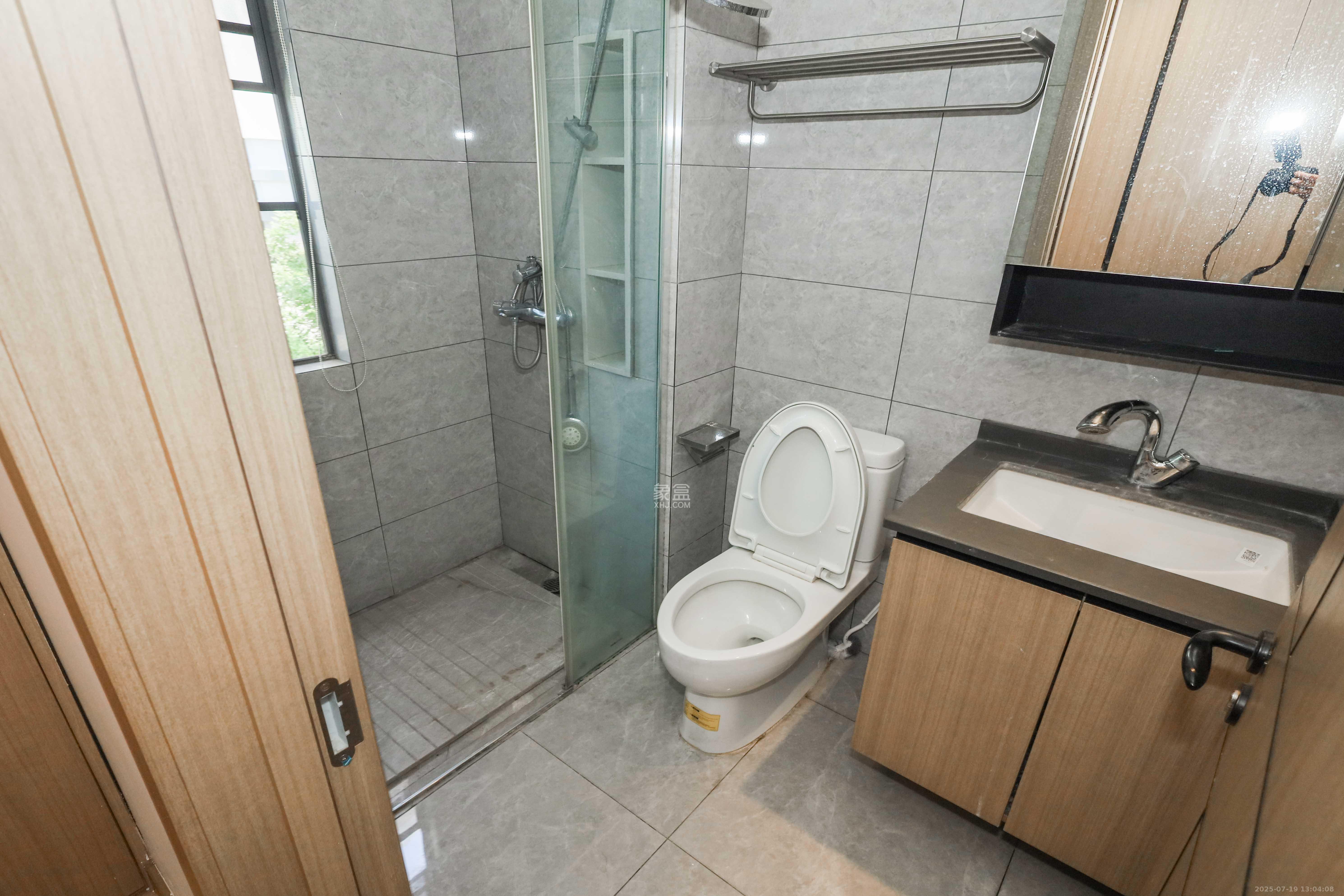 爱家当代境 4室2厅2卫 170.0万 爱家当代境 4室2厅2卫 170.0万卫生间