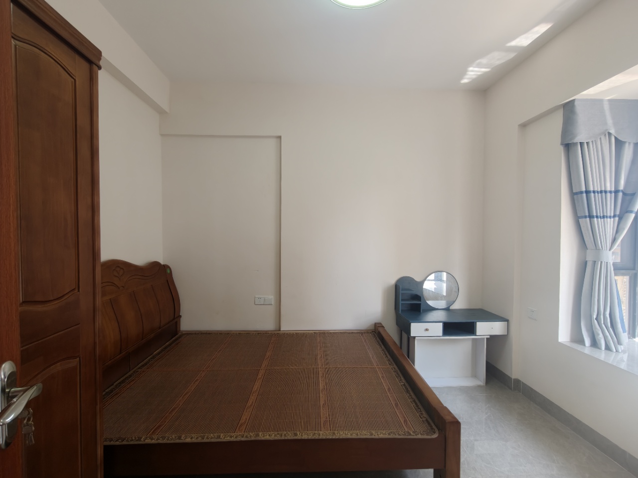 海糖小区一二期  3室2厅1卫    2500.0元/月 海糖小区一二期  3室2厅1卫    2500.0元/月室内图