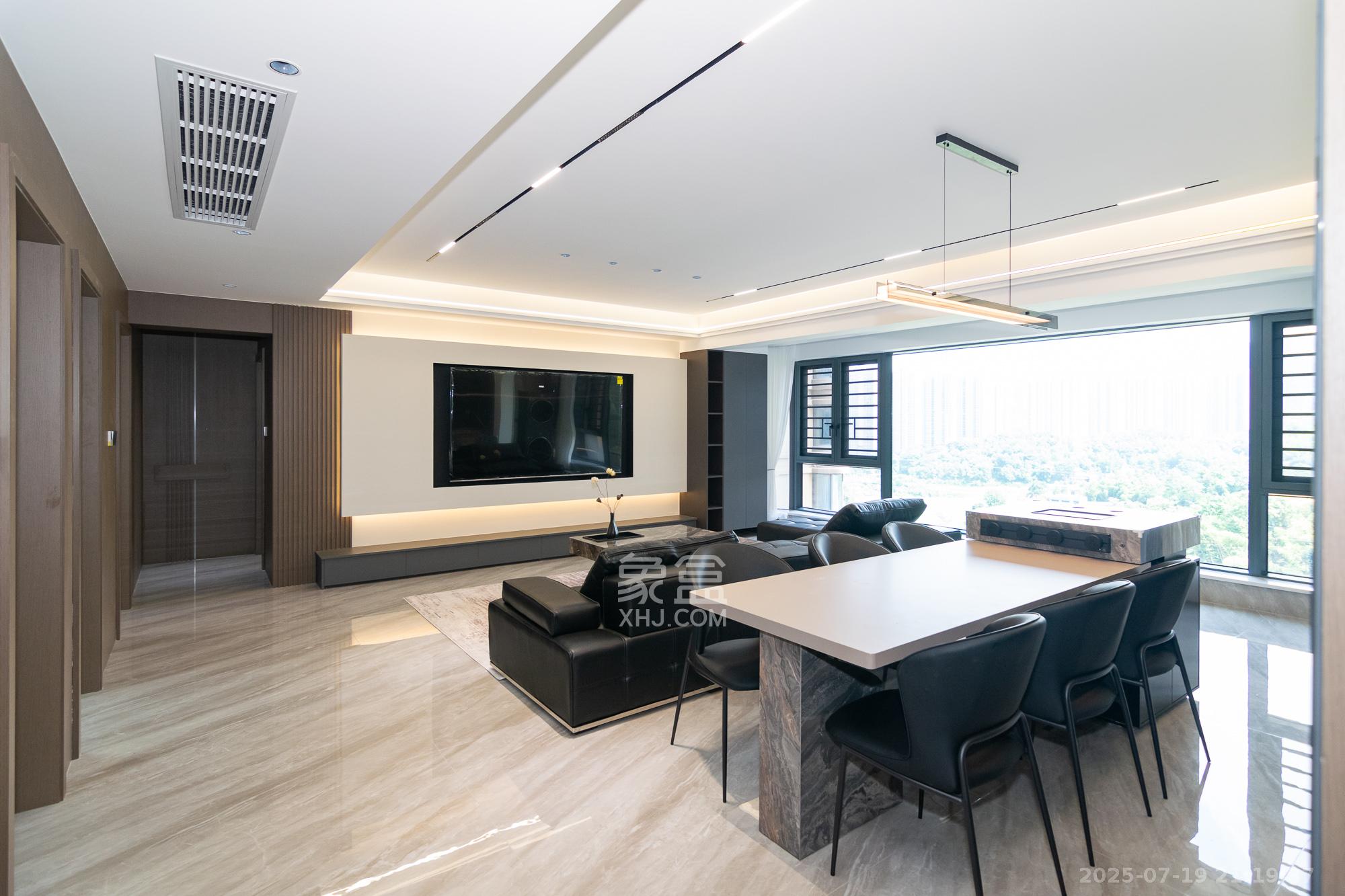 润和美郡(润和紫郡五期)  4室2厅2卫    135.0万 润和美郡(润和紫郡五期)  4室2厅2卫    135.0万客厅