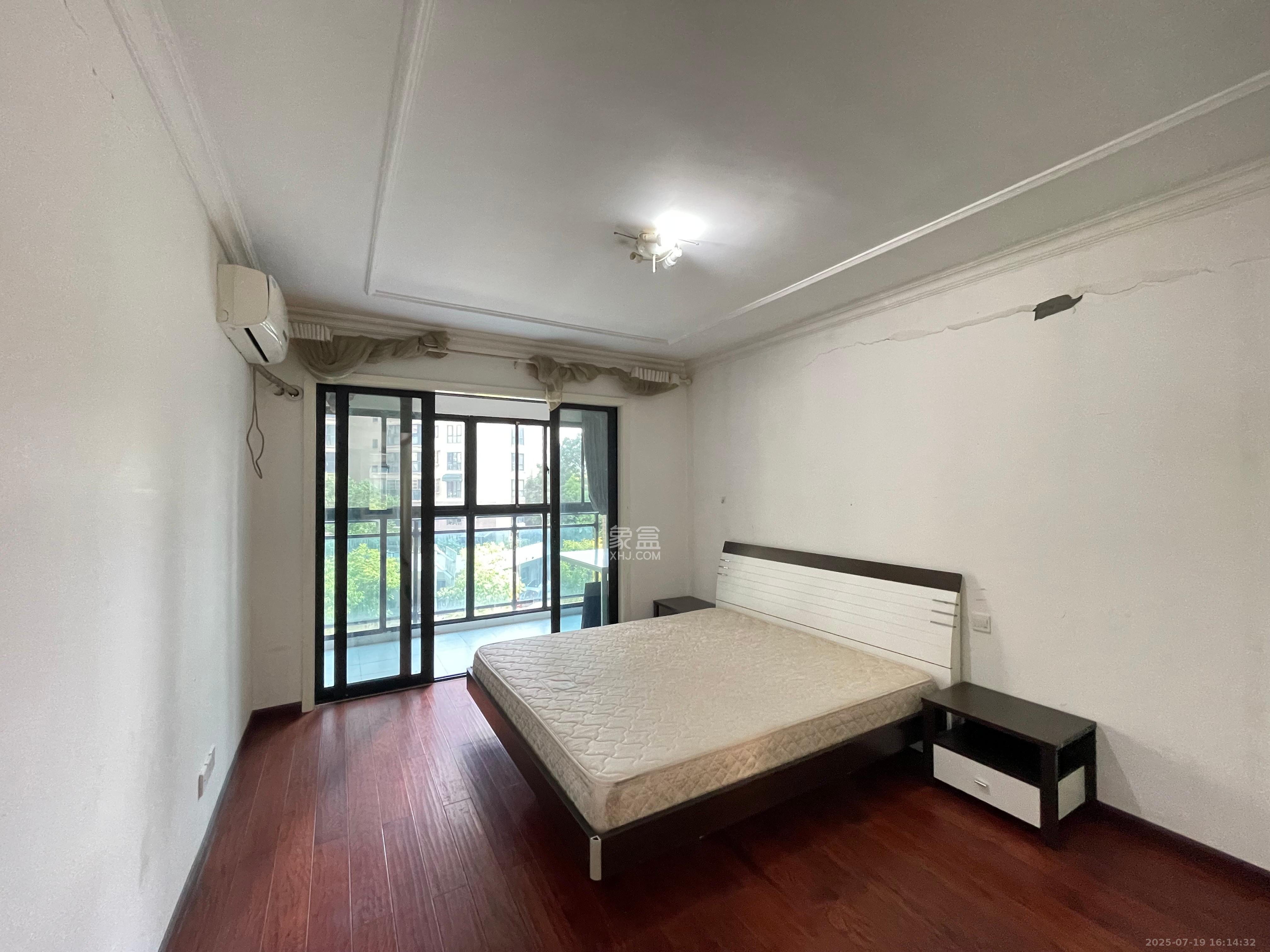 阿普阿布 4室2厅2卫 3300.0元/月 阿普阿布 4室2厅2卫 3300.0元/月室内图