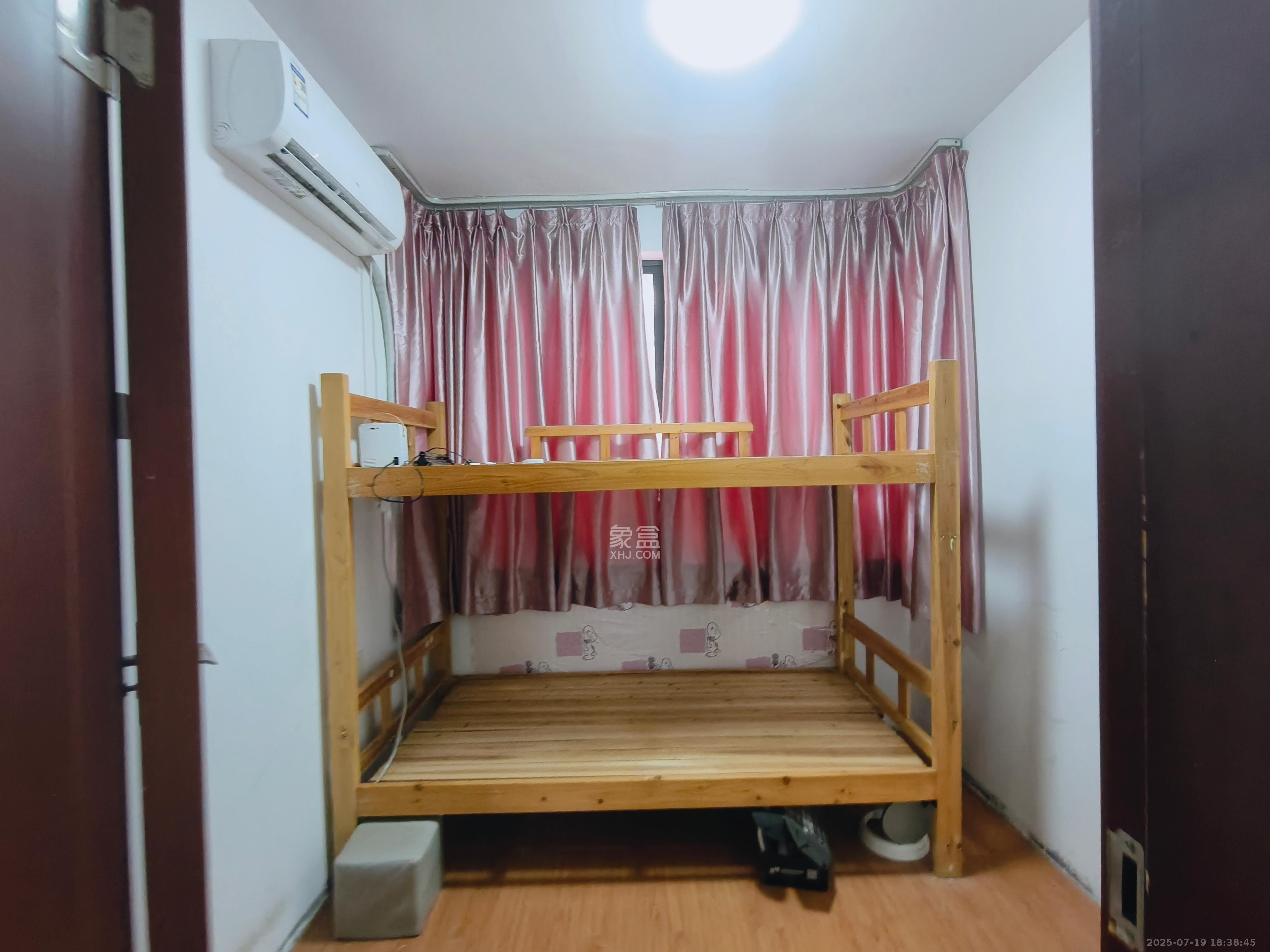 尊邸华庭  3室1厅1卫   2200.00元/月室内图