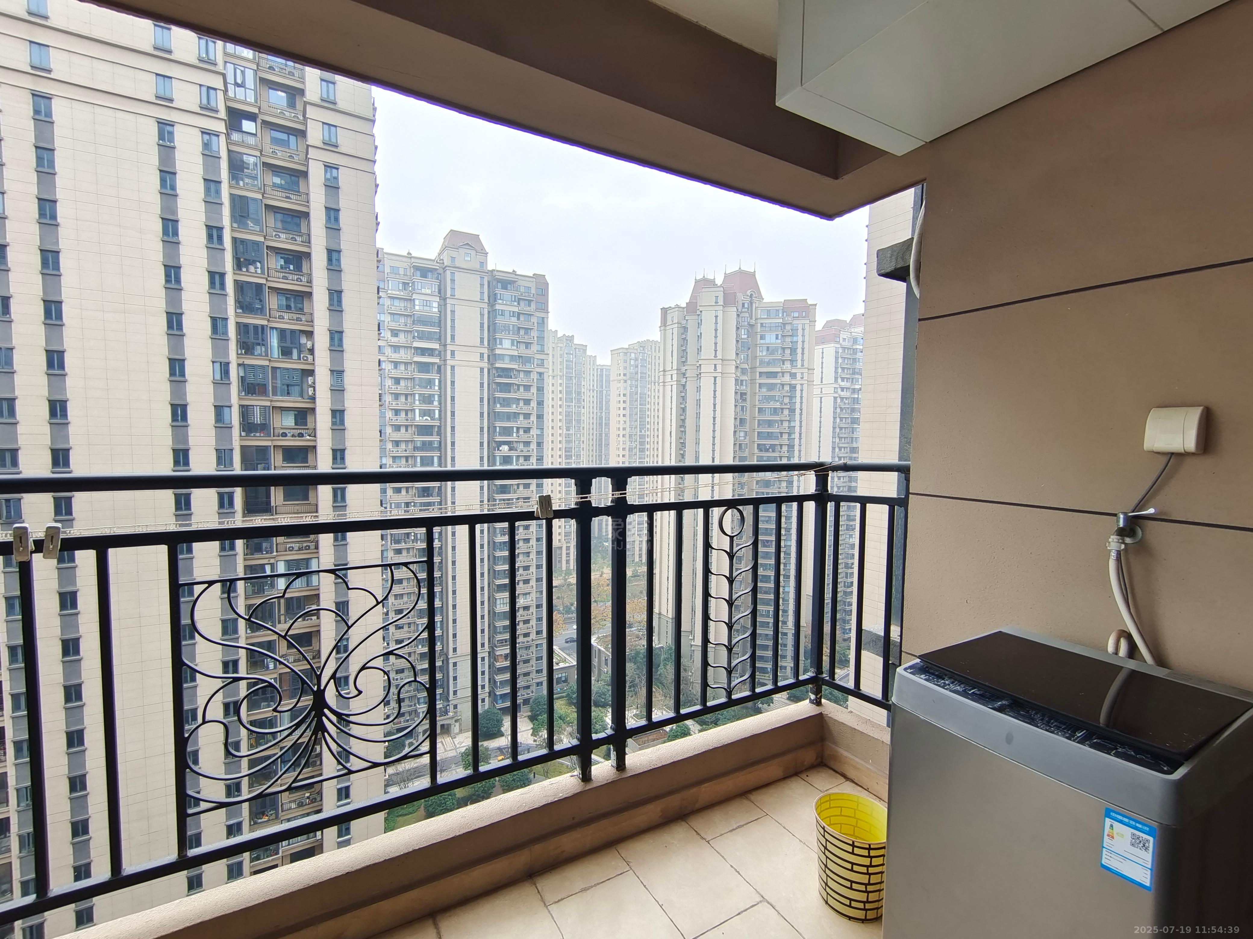 恒大华府 3室2厅1卫 2000.0元/月 恒大华府 3室2厅1卫 2000.0元/月室内图