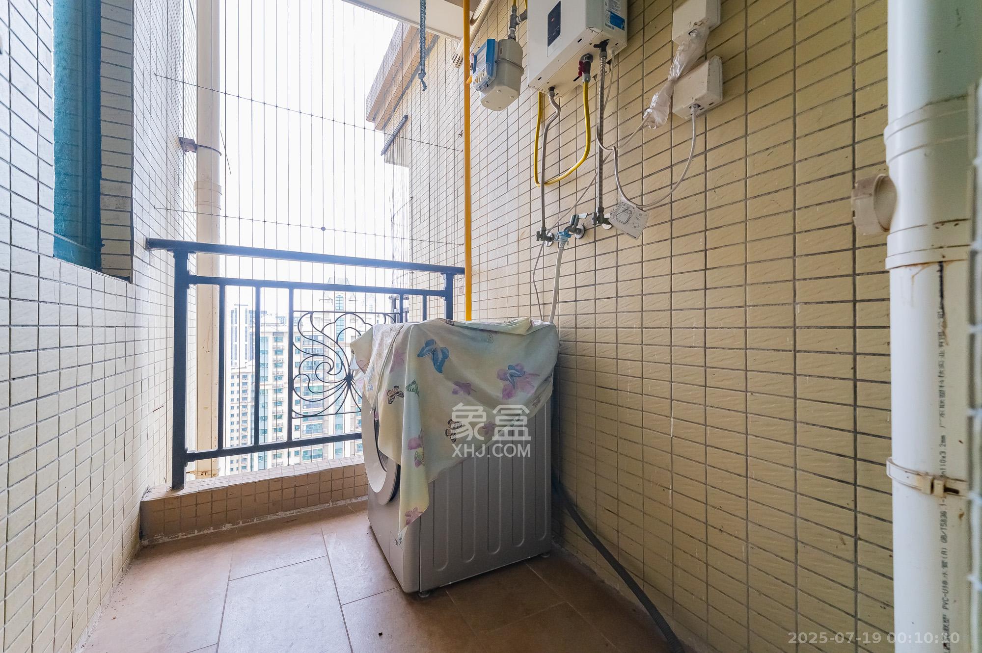 恒大翡翠华庭  3室2厅1卫   89.80万厨房