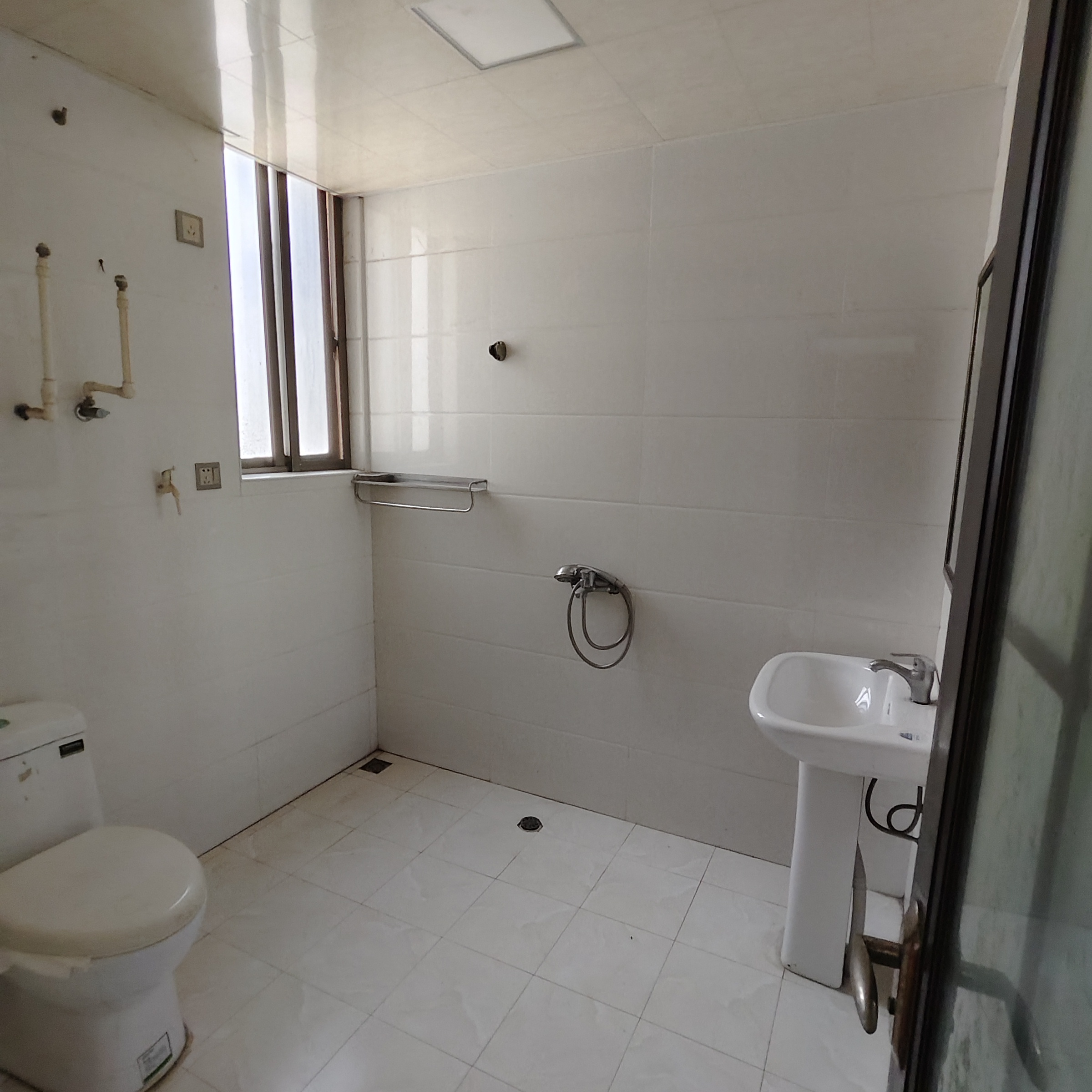 华新苑 3室2厅2卫 2000.0元/月 华新苑 3室2厅2卫 2000.0元/月室内图