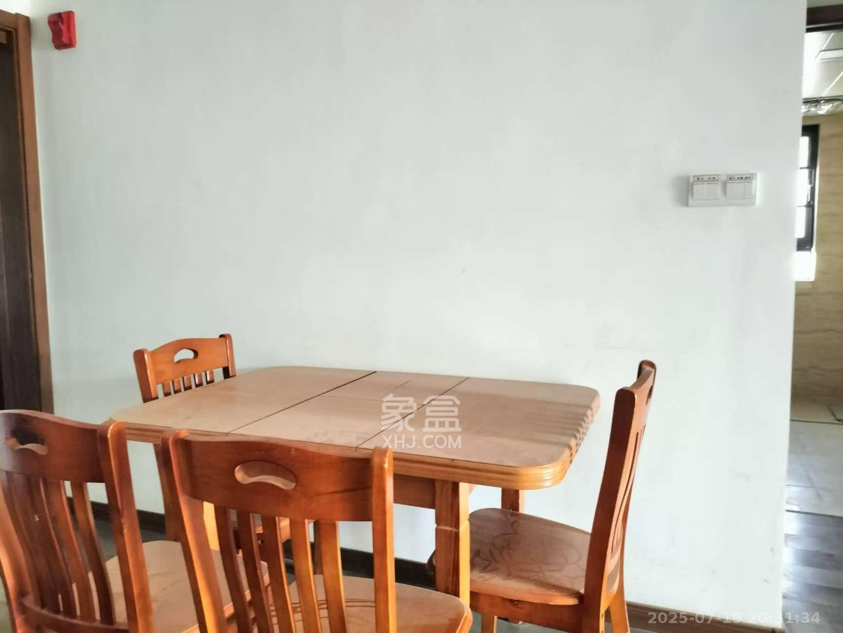 万科里梅溪郡  3室2厅2卫    3300.0元/月室内图