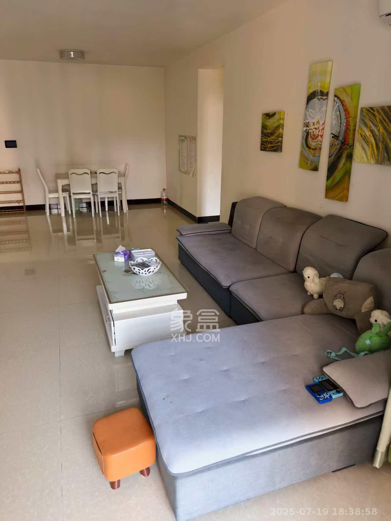 金茂梅溪湖 3室2厅1卫 2500.0元/月 金茂梅溪湖 3室2厅1卫 2500.0元/月室内图