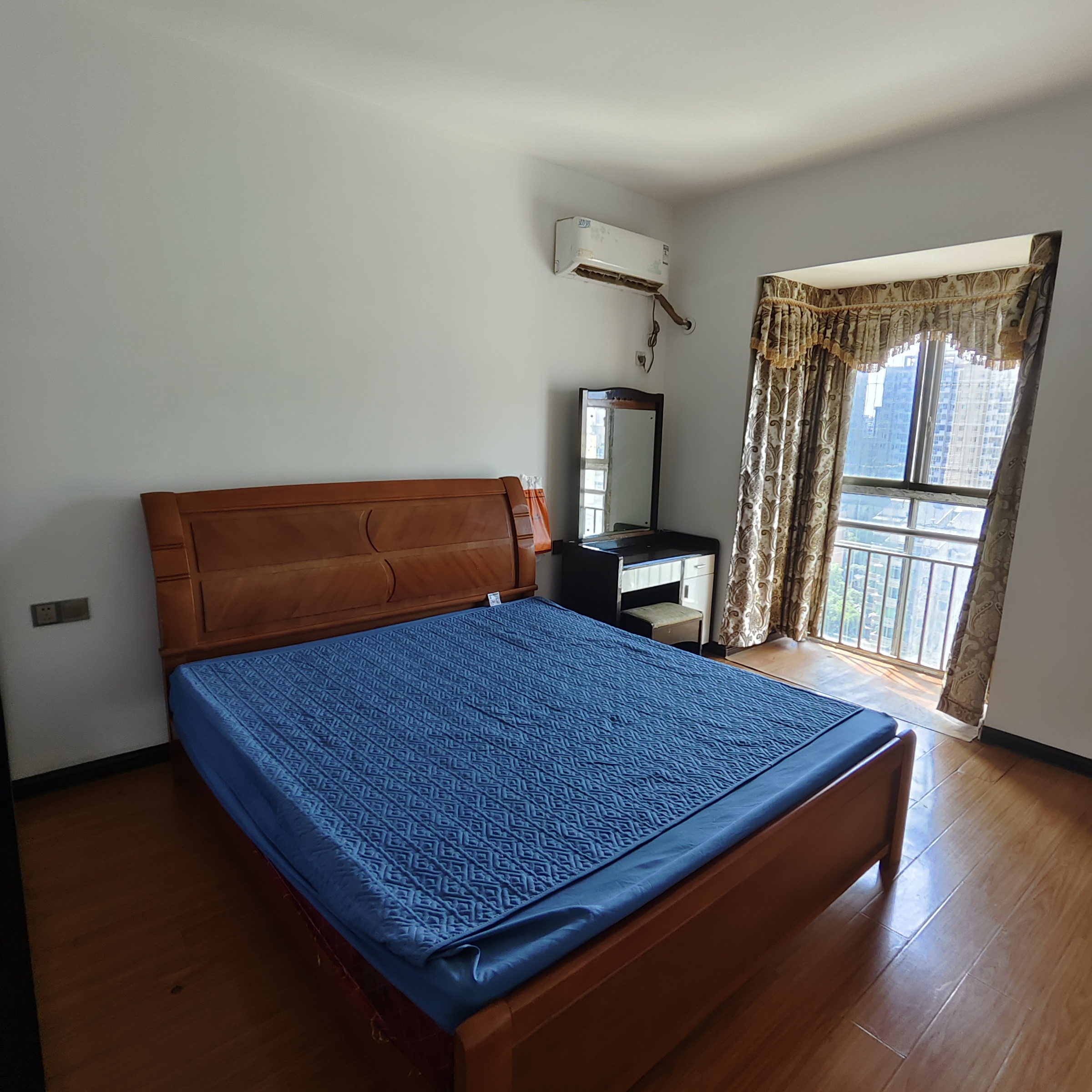 华新苑 3室2厅2卫 2000.0元/月 华新苑 3室2厅2卫 2000.0元/月室内图