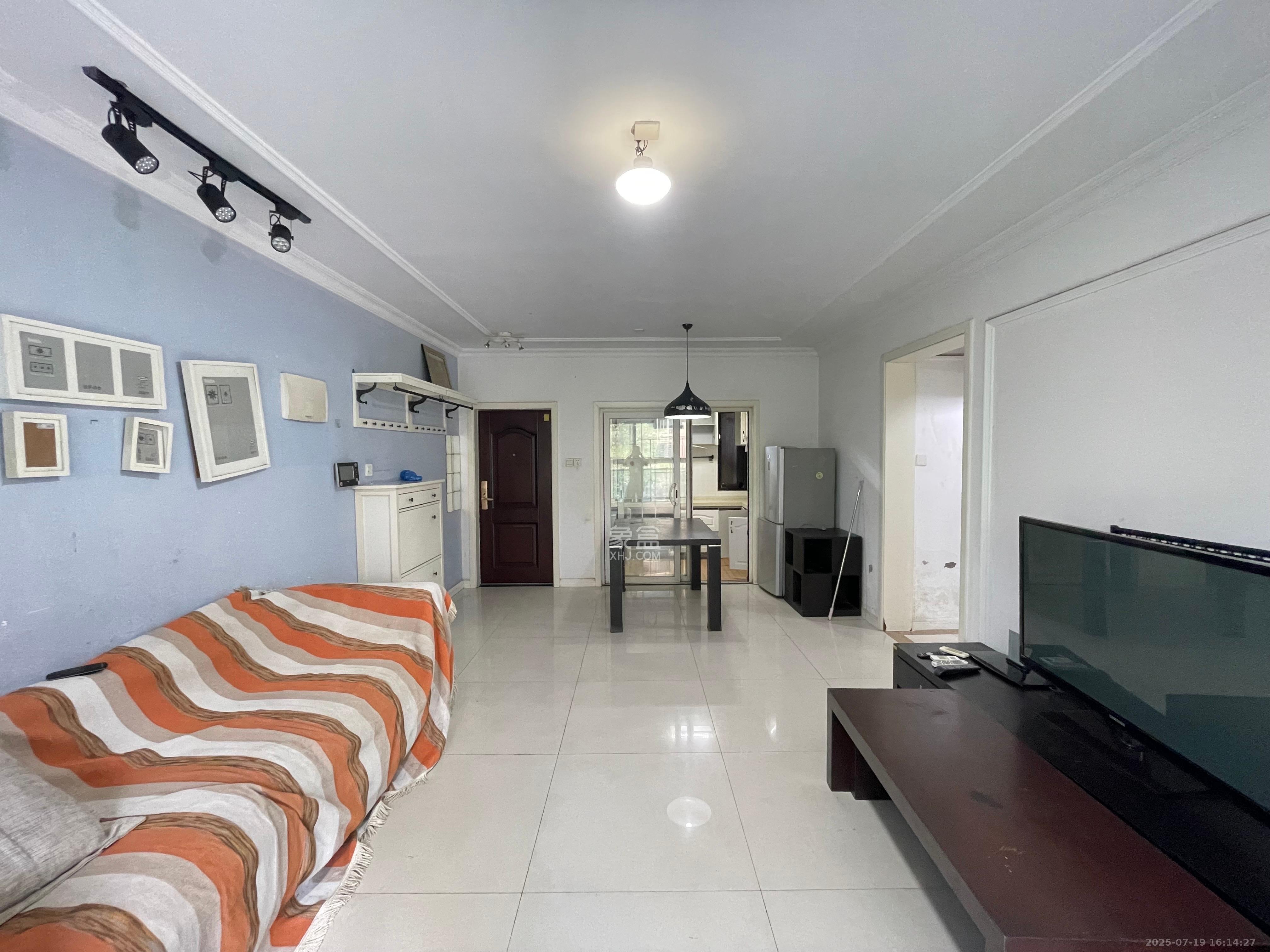 阿普阿布 4室2厅2卫 3300.0元/月 阿普阿布 4室2厅2卫 3300.0元/月室内图