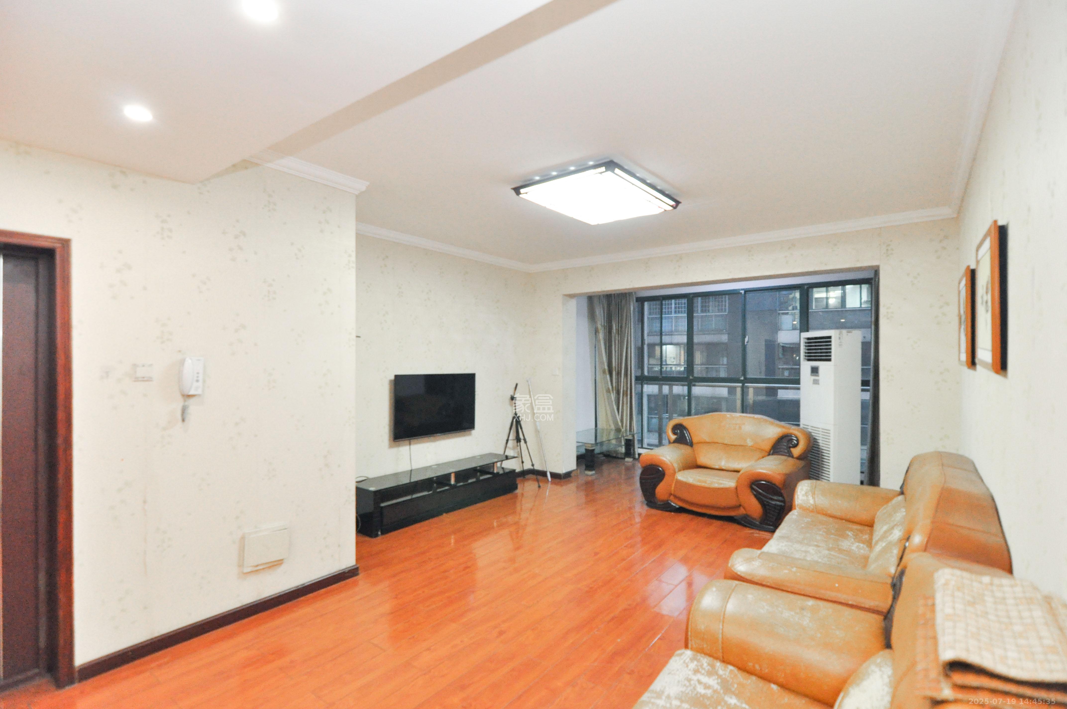 高鑫麓城 3室2厅2卫 125.0万 高鑫麓城 3室2厅2卫 125.0万客厅