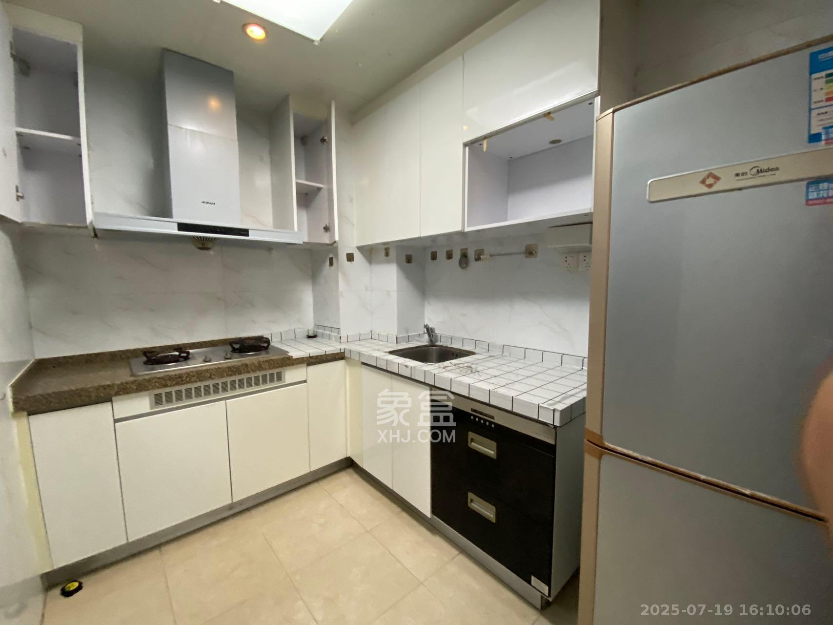 恒大雅苑 2室2厅1卫 2200.0元/月 恒大雅苑 2室2厅1卫 2200.0元/月室内图