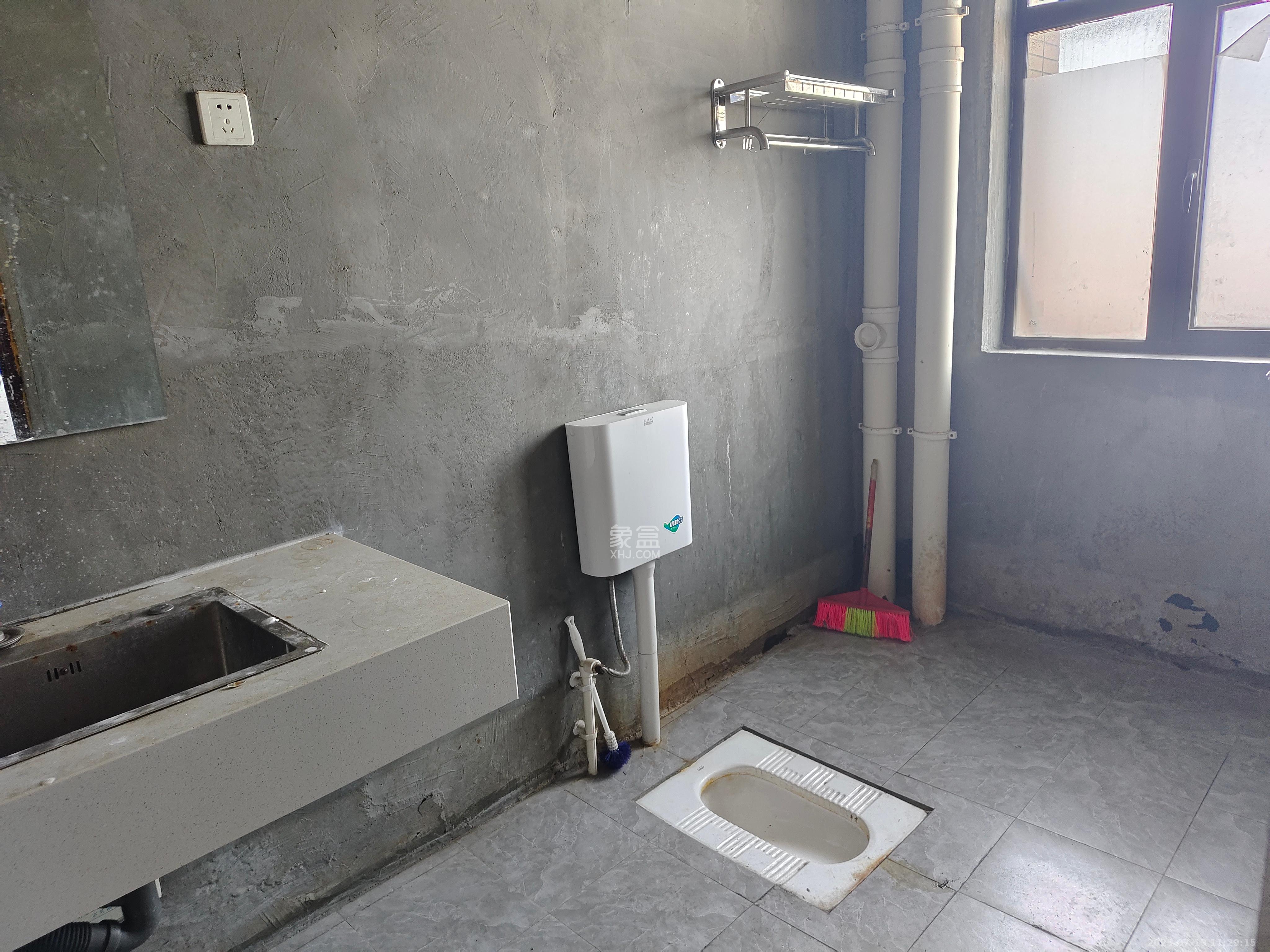 盛隆佳园  5室2厅2卫    1600.0元/月 盛隆佳园  5室2厅2卫    1600.0元/月