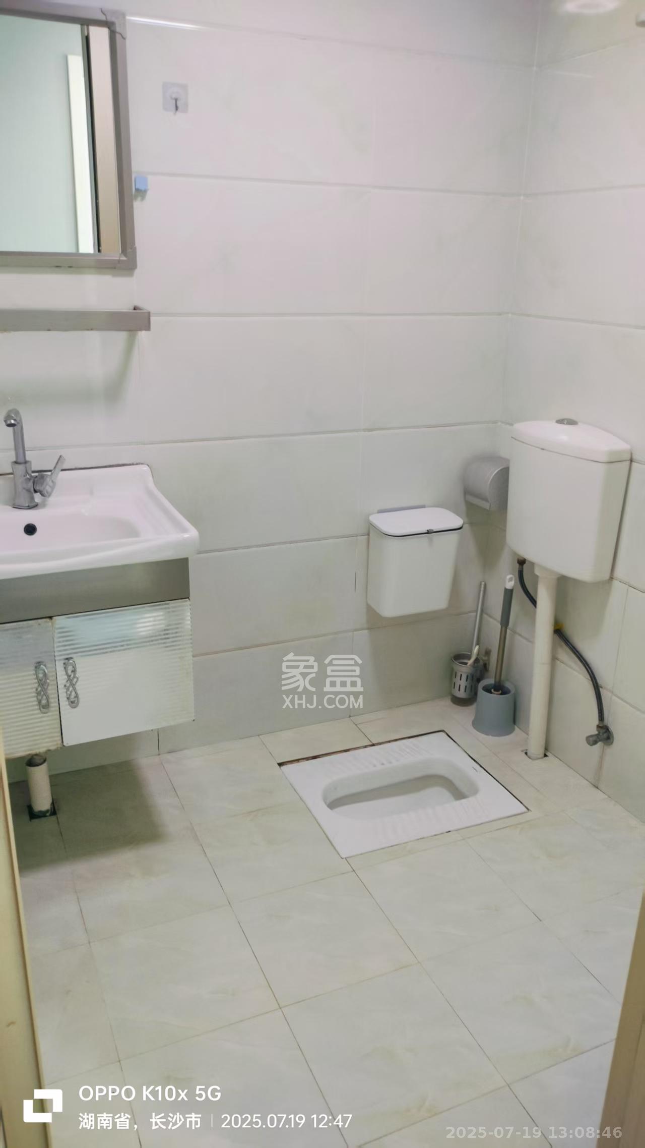 鑫科明珠  2室1厅1卫   2200.00元/月室内图