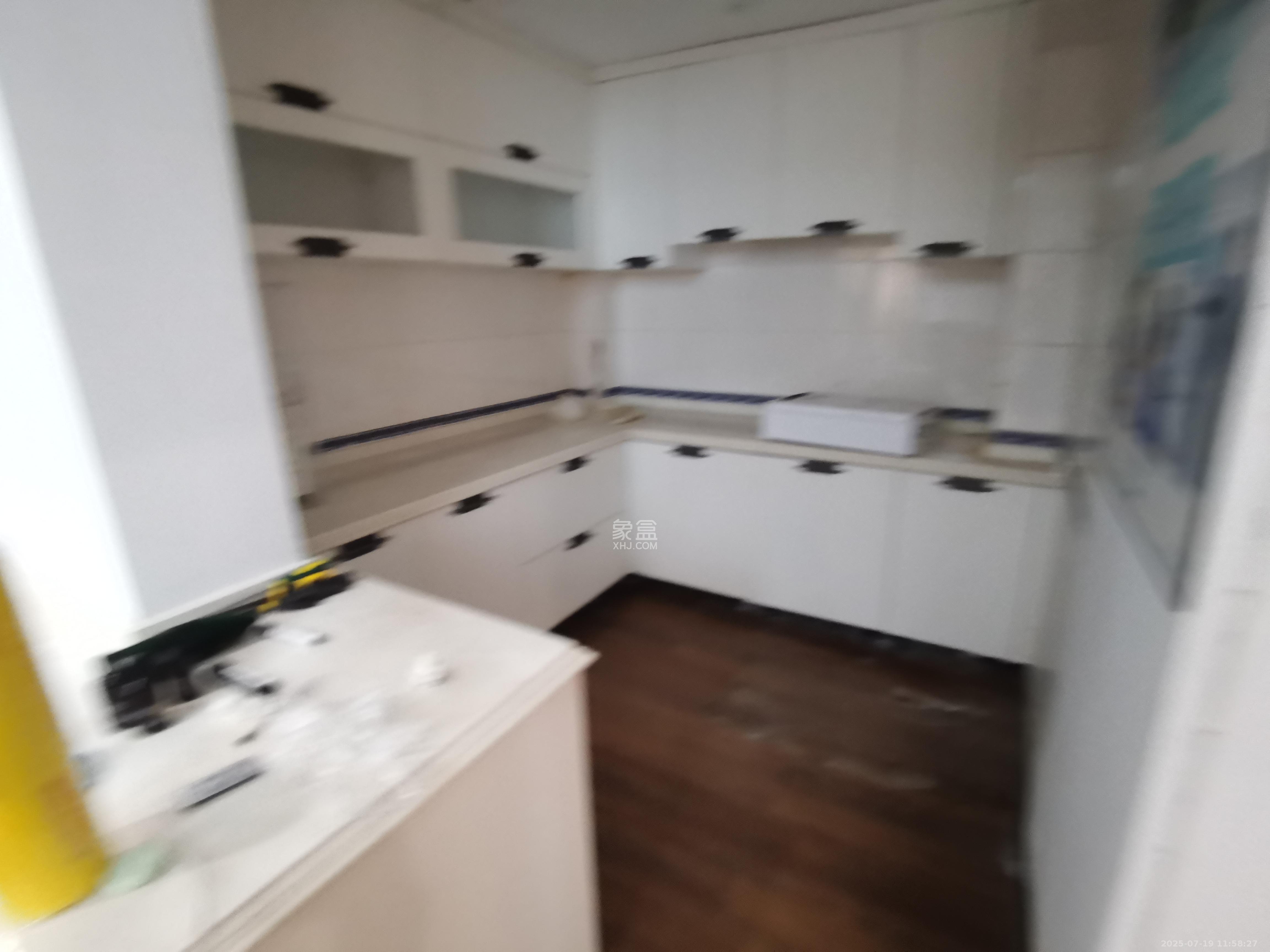 马王堆陶瓷建材新城  3室2厅1卫    18000.0元/月 马王堆陶瓷建材新城  3室2厅1卫    18000.0元/月室内图