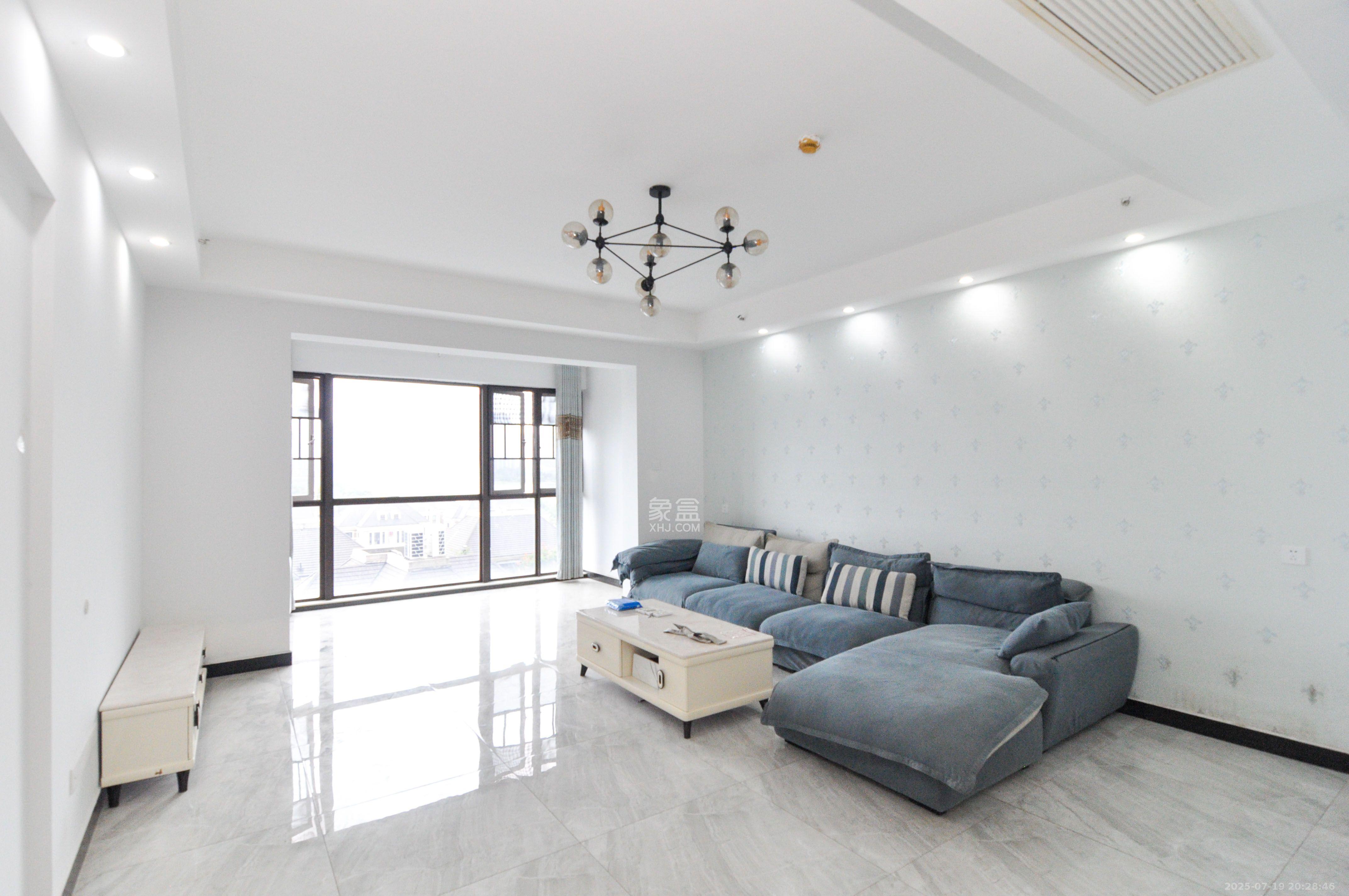 达美溪湖湾  5室2厅2卫    5000.0元/月 达美溪湖湾  5室2厅2卫    5000.0元/月