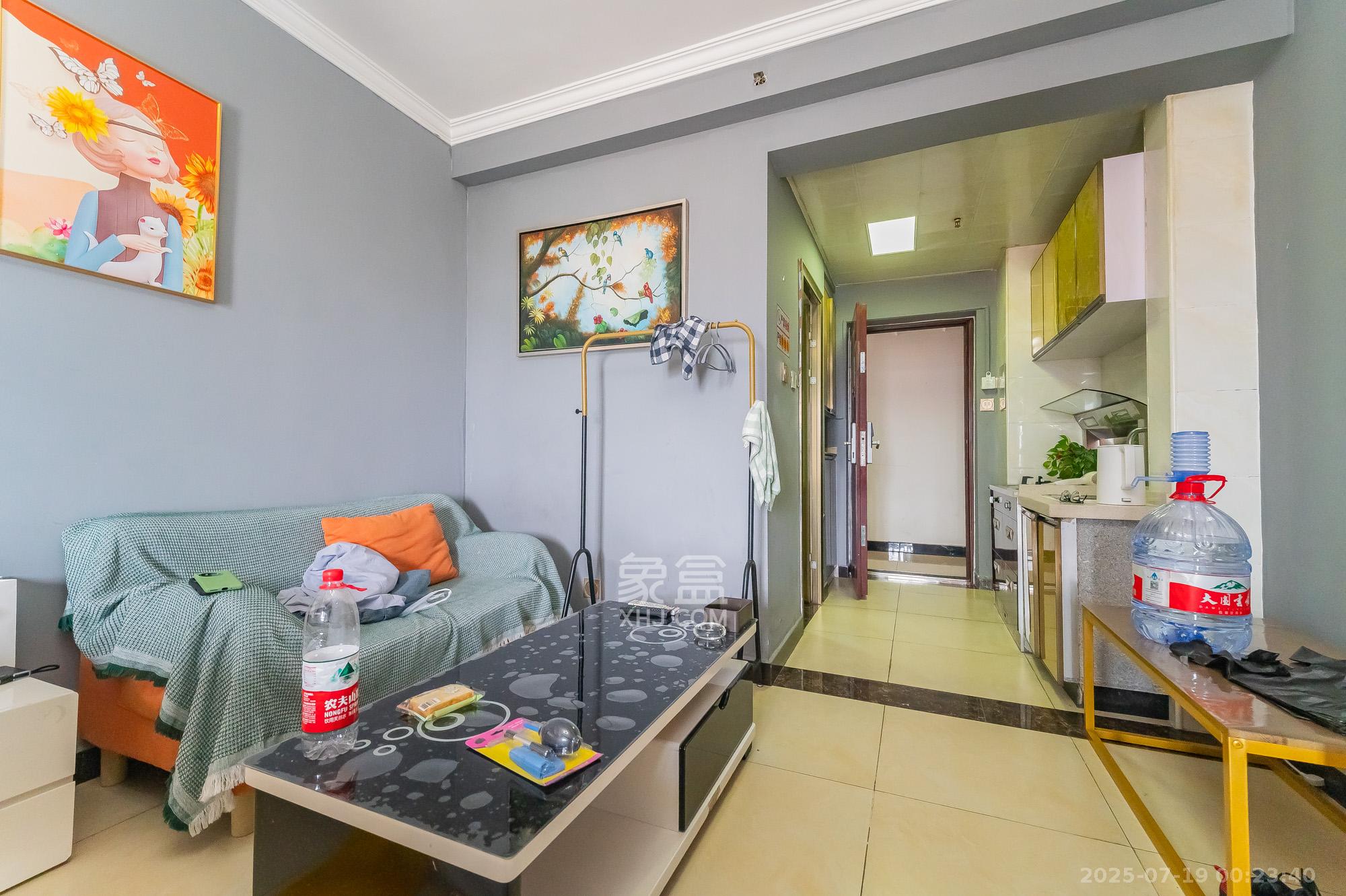 华润五彩城  1室1厅1卫    19.3万 华润五彩城  1室1厅1卫    19.3万客厅