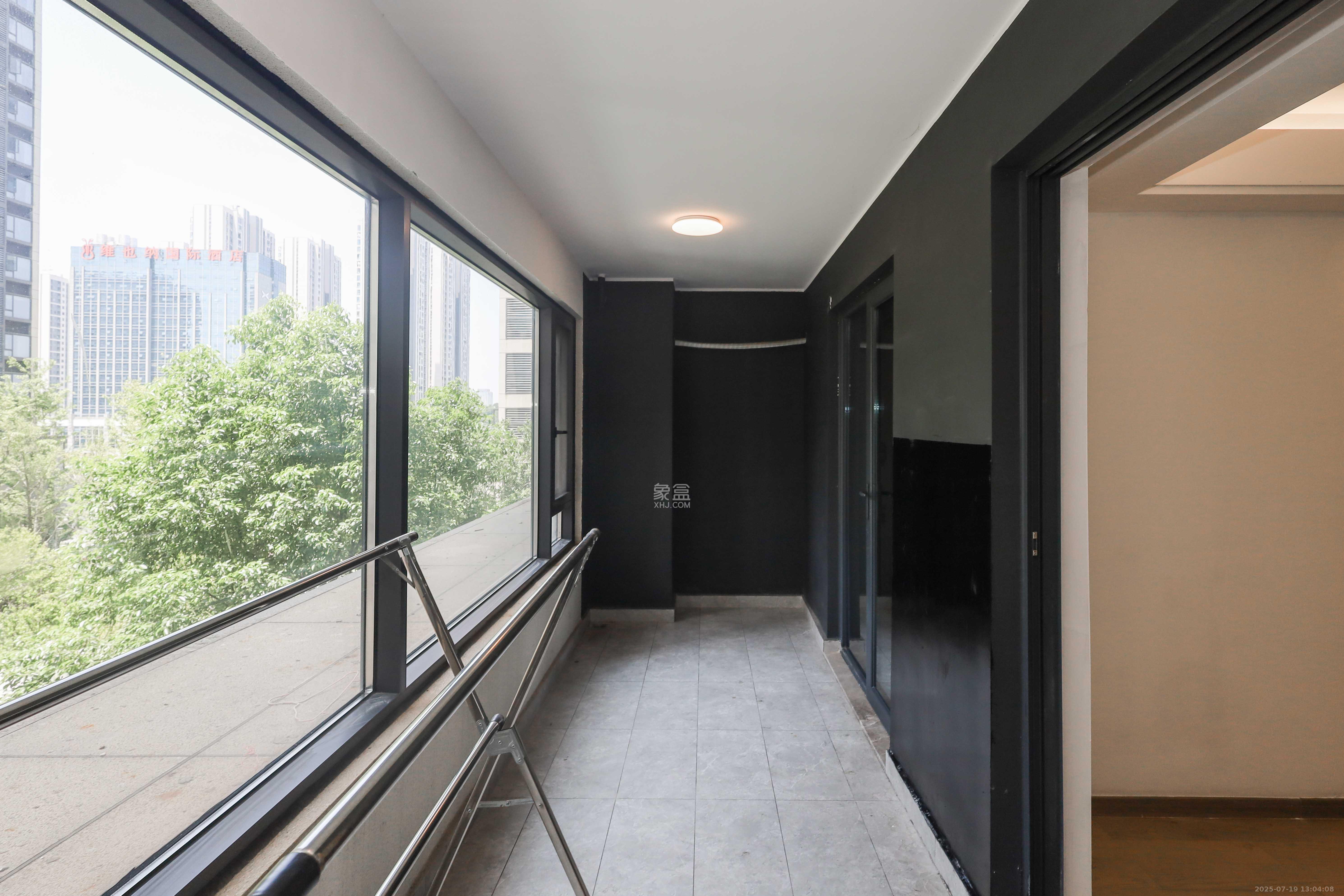 爱家当代境 4室2厅2卫 170.0万 爱家当代境 4室2厅2卫 170.0万阳台