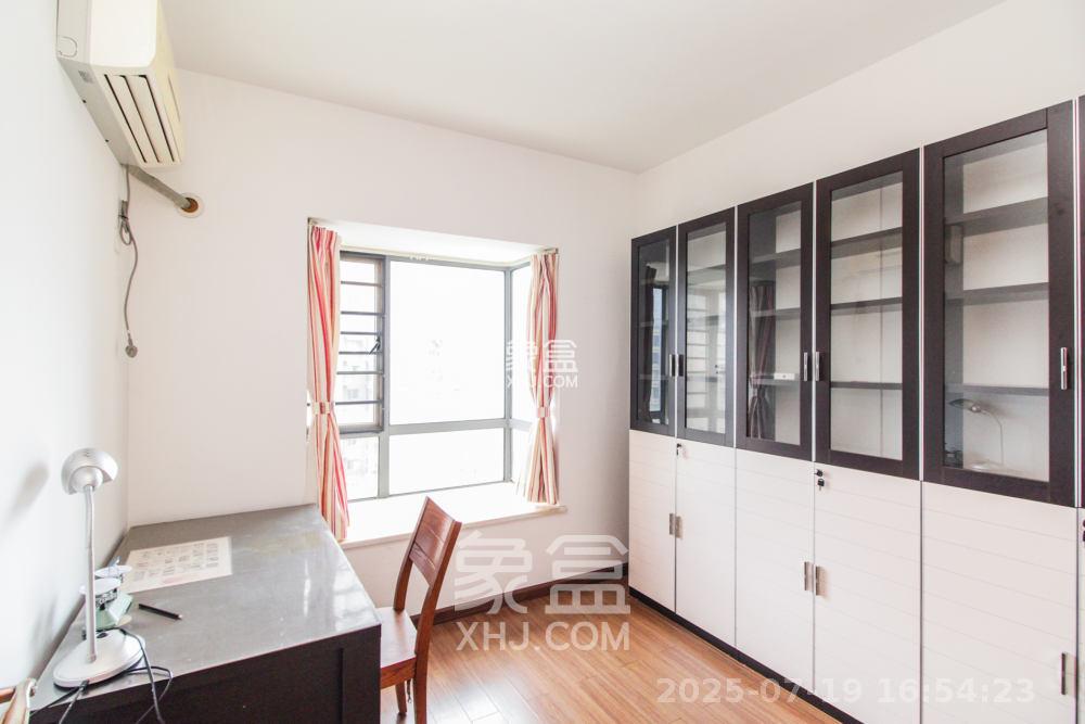 上海城小区  4室2厅2卫    2600.0元/月室内图