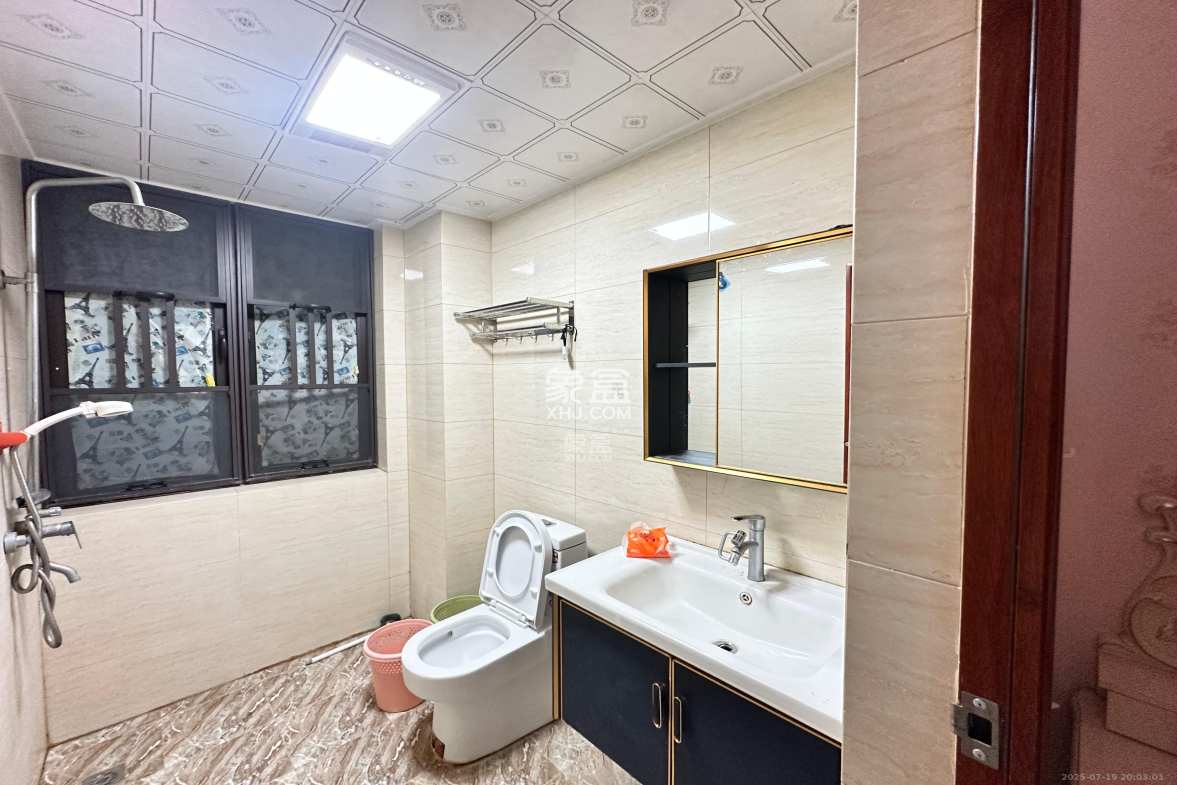 振业城一期  3室2厅2卫    3600.0元/月 振业城一期  3室2厅2卫    3600.0元/月室内图