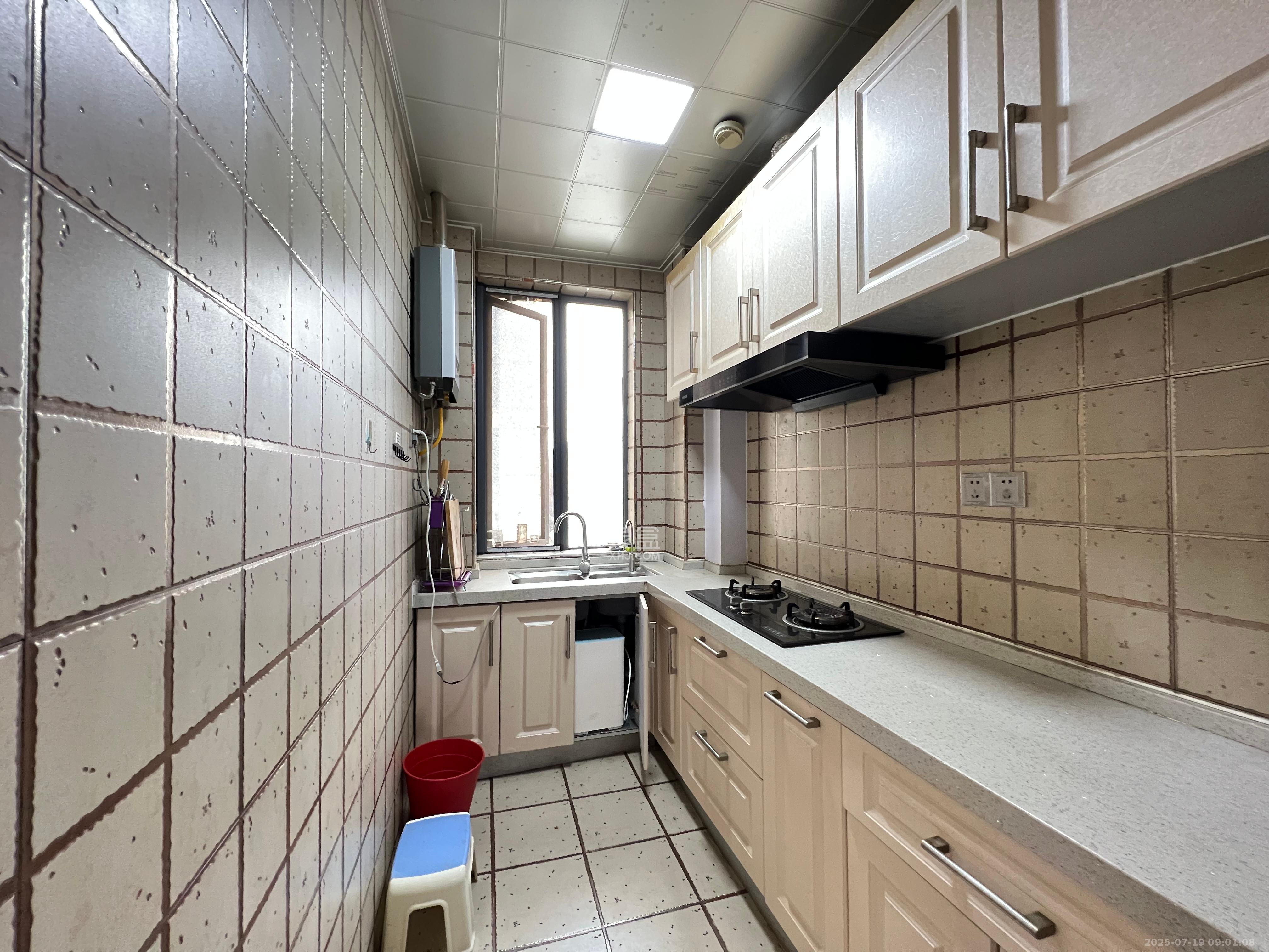 中城丽景香山园 2室2厅1卫 2300.0元/月 中城丽景香山园 2室2厅1卫 2300.0元/月室内图