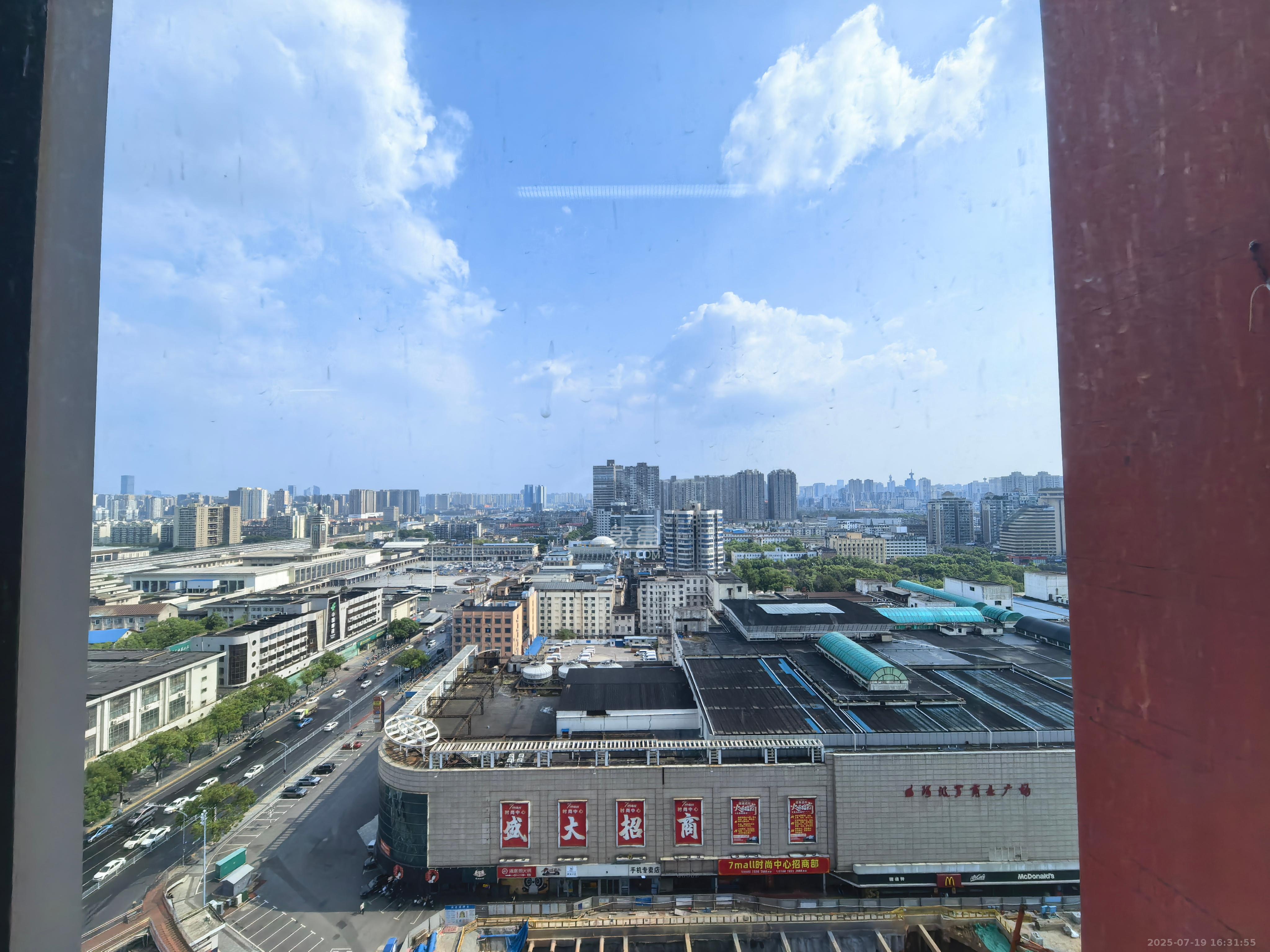 越界(天佑国际大厦)  1室1厅1卫    1800.0元/月 越界(天佑国际大厦)  1室1厅1卫    1800.0元/月室内图