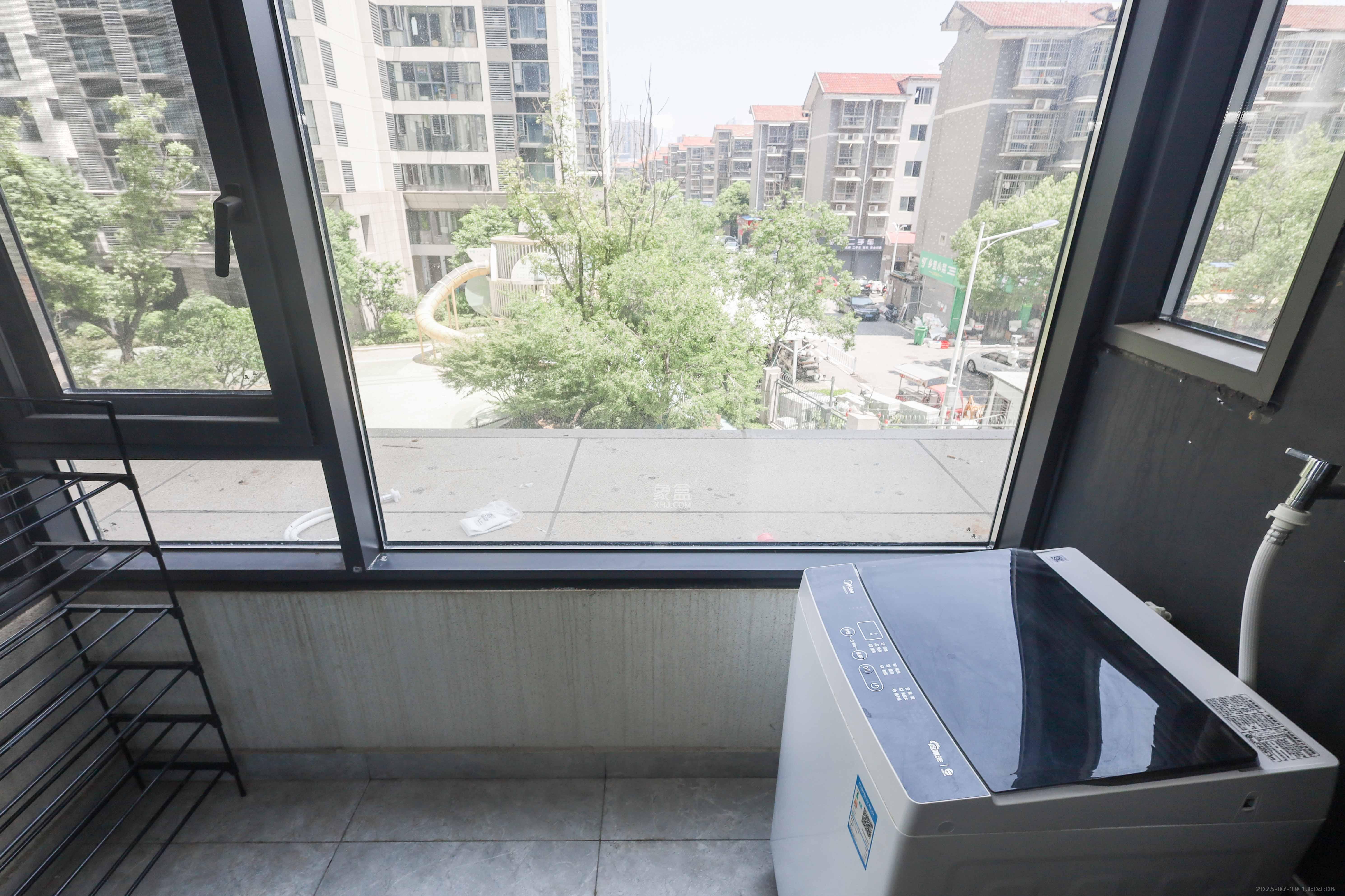 爱家当代境 4室2厅2卫 170.0万 爱家当代境 4室2厅2卫 170.0万阳台