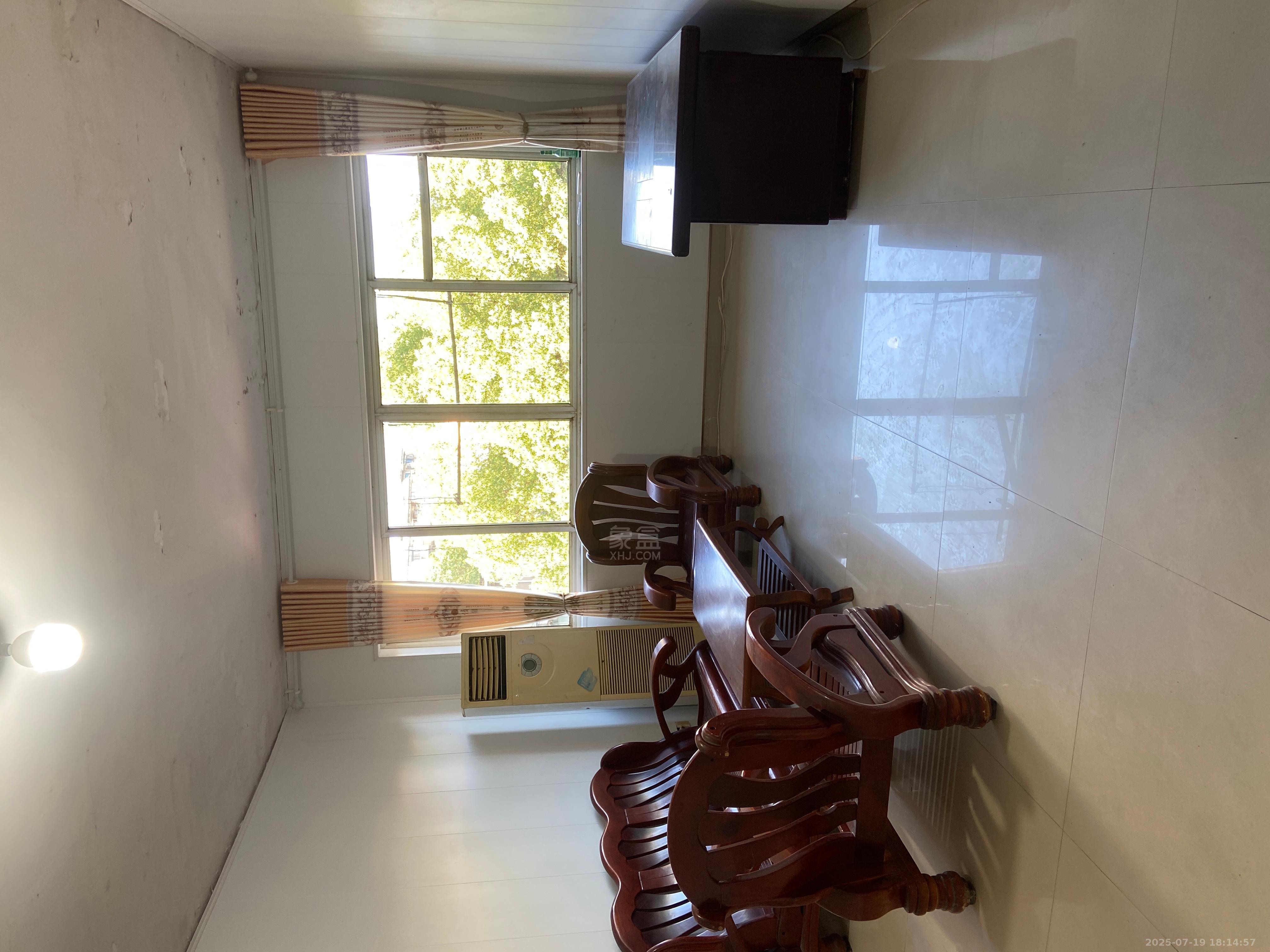 荷叶塘农贸市场综合楼 3室2厅1卫 1200.0元/月 荷叶塘农贸市场综合楼 3室2厅1卫 1200.0元/月室内图