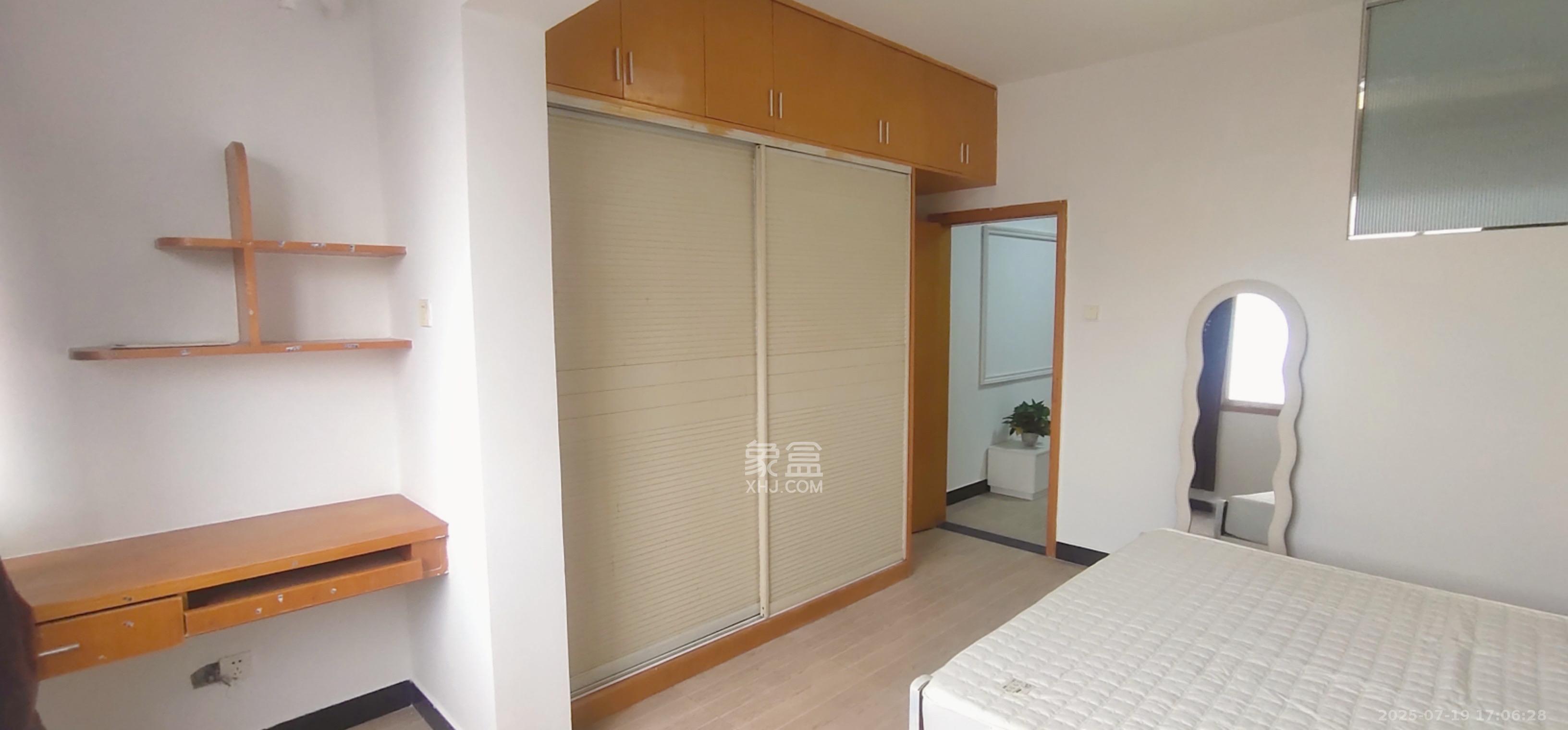 上河国际F座  1室1厅1卫   2080.00元/月室内图