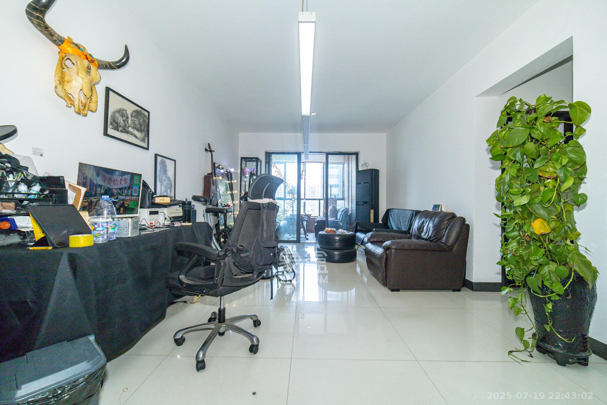 尚城 2室2厅1卫 49.8万 尚城 2室2厅1卫 49.8万客厅