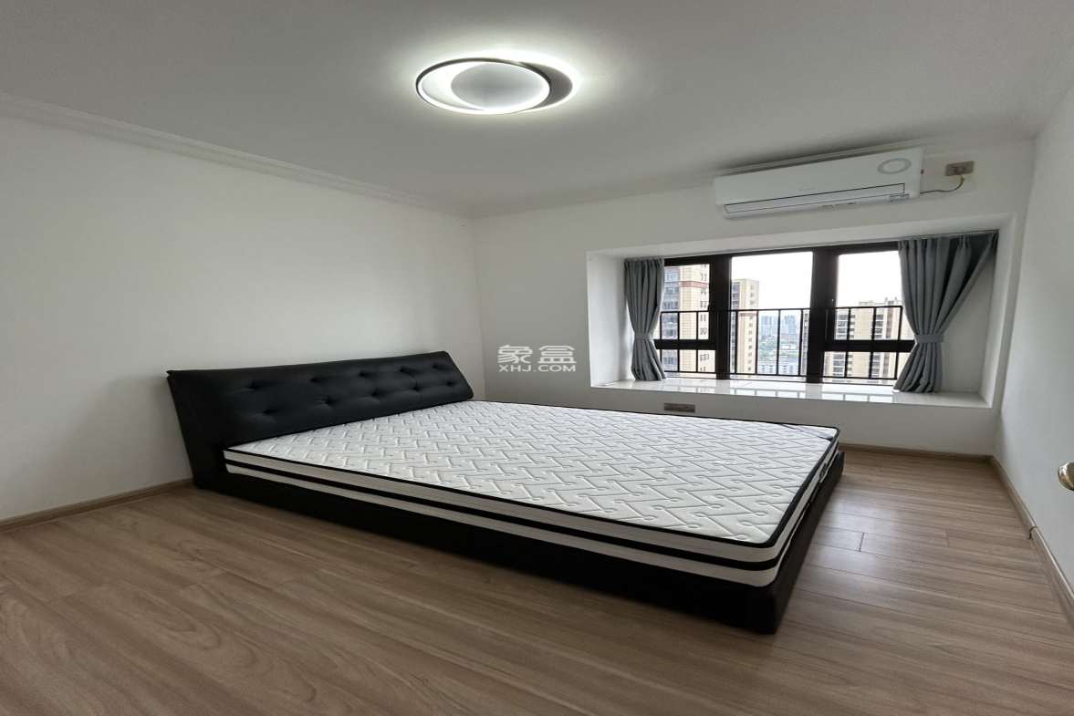 东城首府 3室2厅2卫 2100.0元/月 东城首府 3室2厅2卫 2100.0元/月室内图