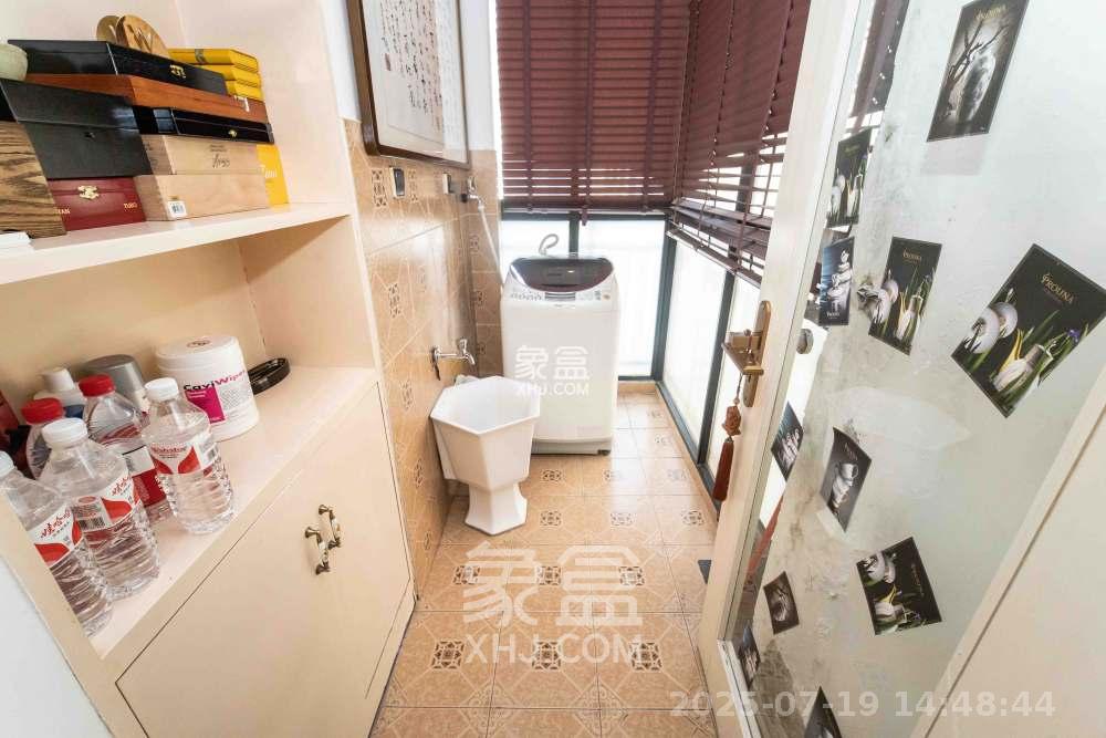 长房东郡  3室2厅2卫    4000.0元/月 长房东郡  3室2厅2卫    4000.0元/月室内图