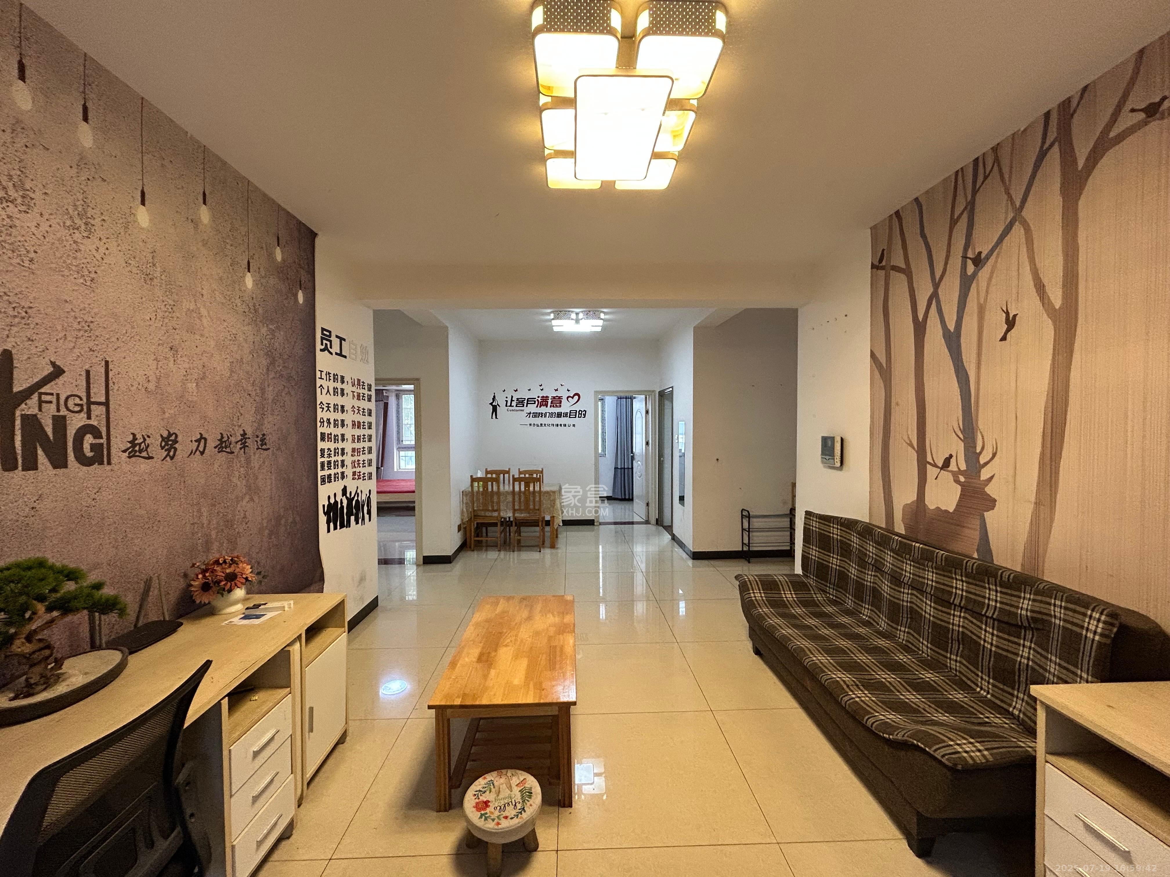 山水湾  3室2厅1卫    1600.0元/月室内图