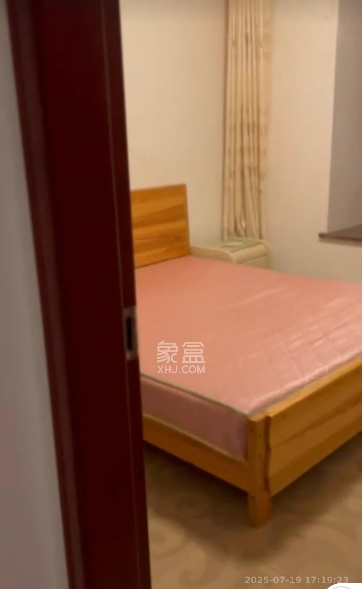 骑龙安置小区  3室2厅2卫   2400.00元/月室内图