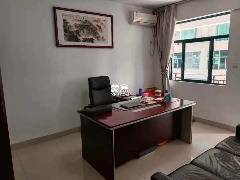 华荣府 3室2厅2卫 3000.0元/月 华荣府 3室2厅2卫 3000.0元/月室内图