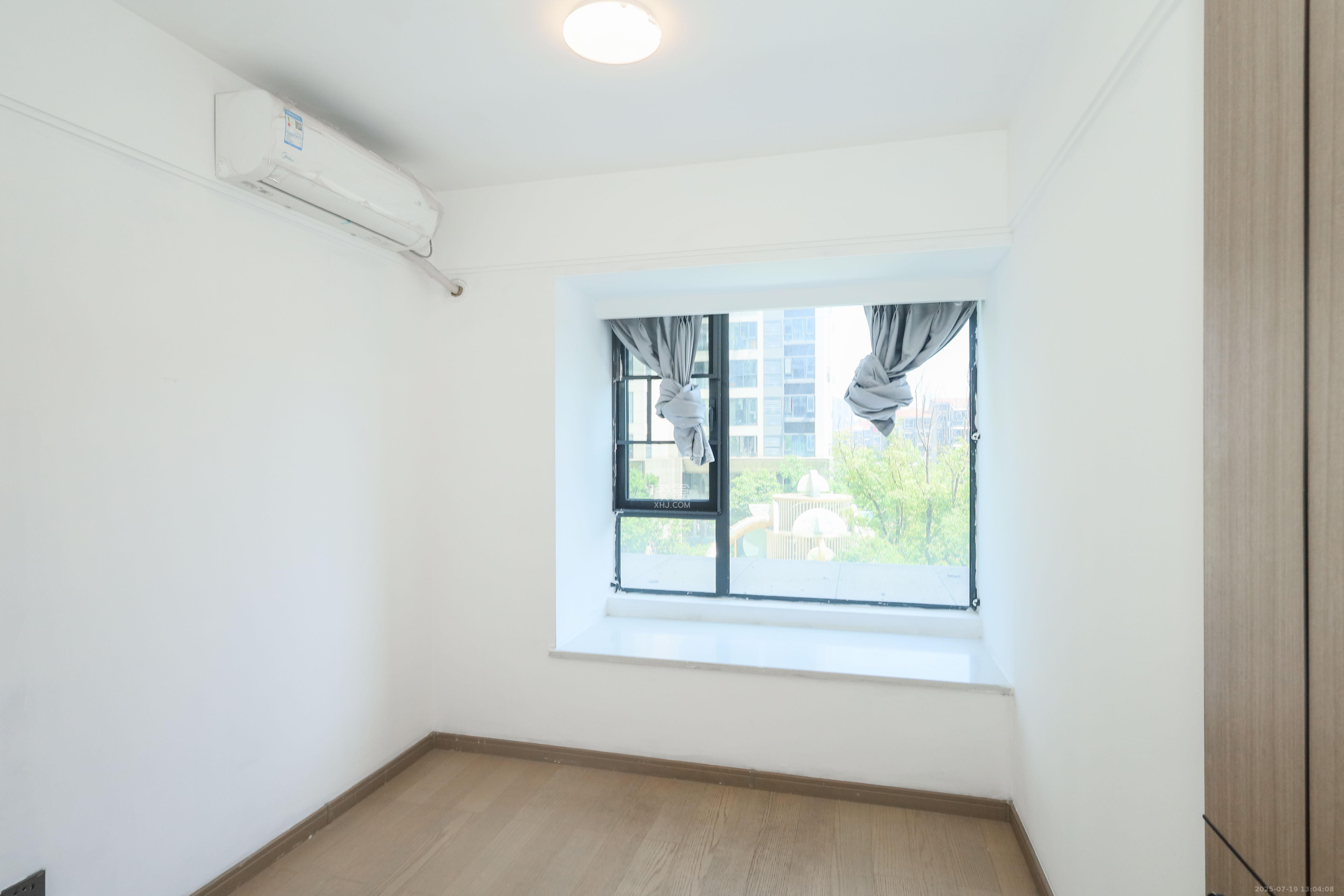 爱家当代境 4室2厅2卫 170.0万 爱家当代境 4室2厅2卫 170.0万卧室