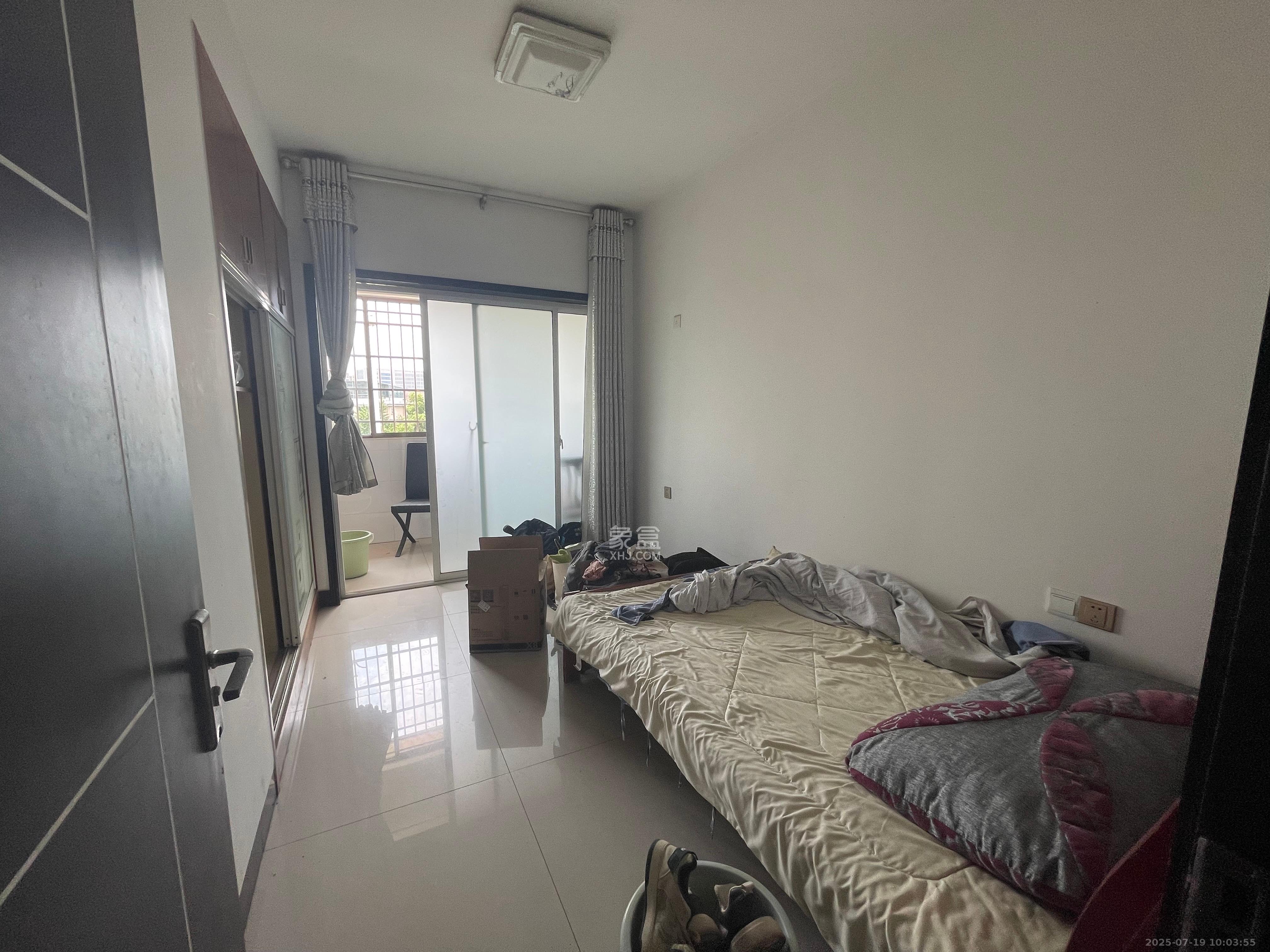 新路小区  3室2厅2卫   1800.00元/月室内图